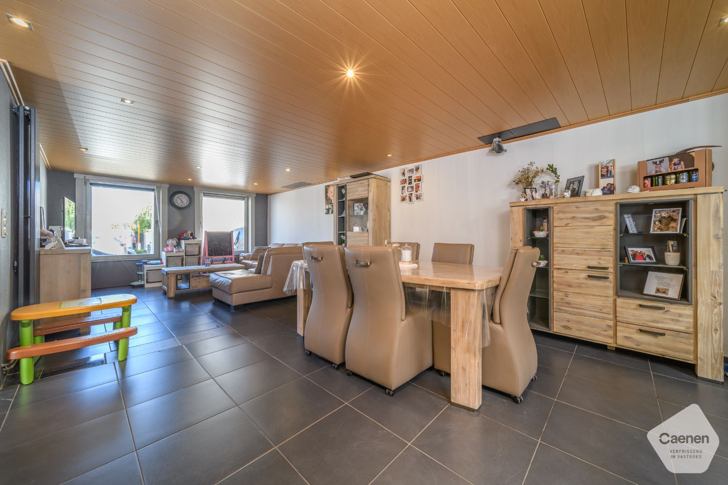 Ontdek deze ruime en gezellige rijwoning met een uiterst centrale ligging! foto 4
