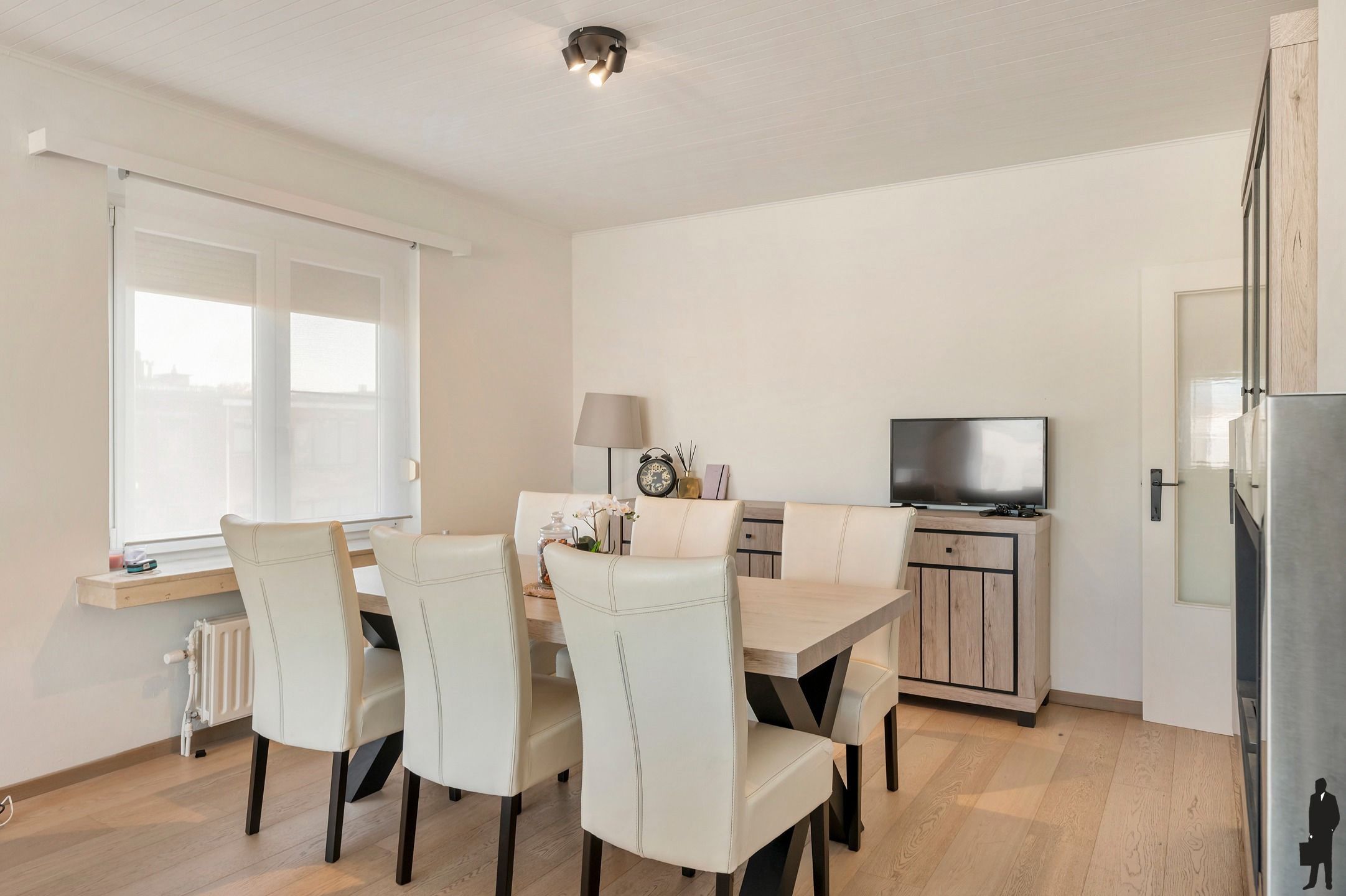 Appartement met terras + garage te Hoevenen! foto 8