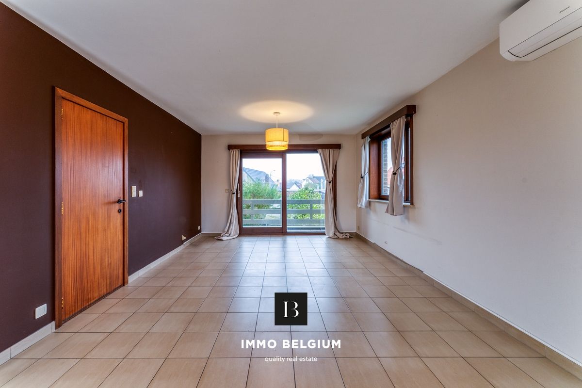 Halfopen, deels gerenoveerde woning op rustige locatie vlak bij zee foto 4