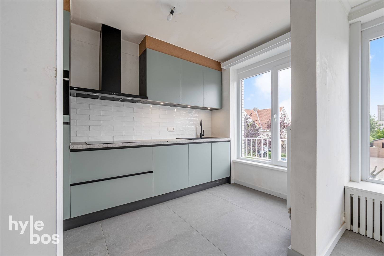 Gerenoveerd appartement met garage in gezellige woonwijk foto 2