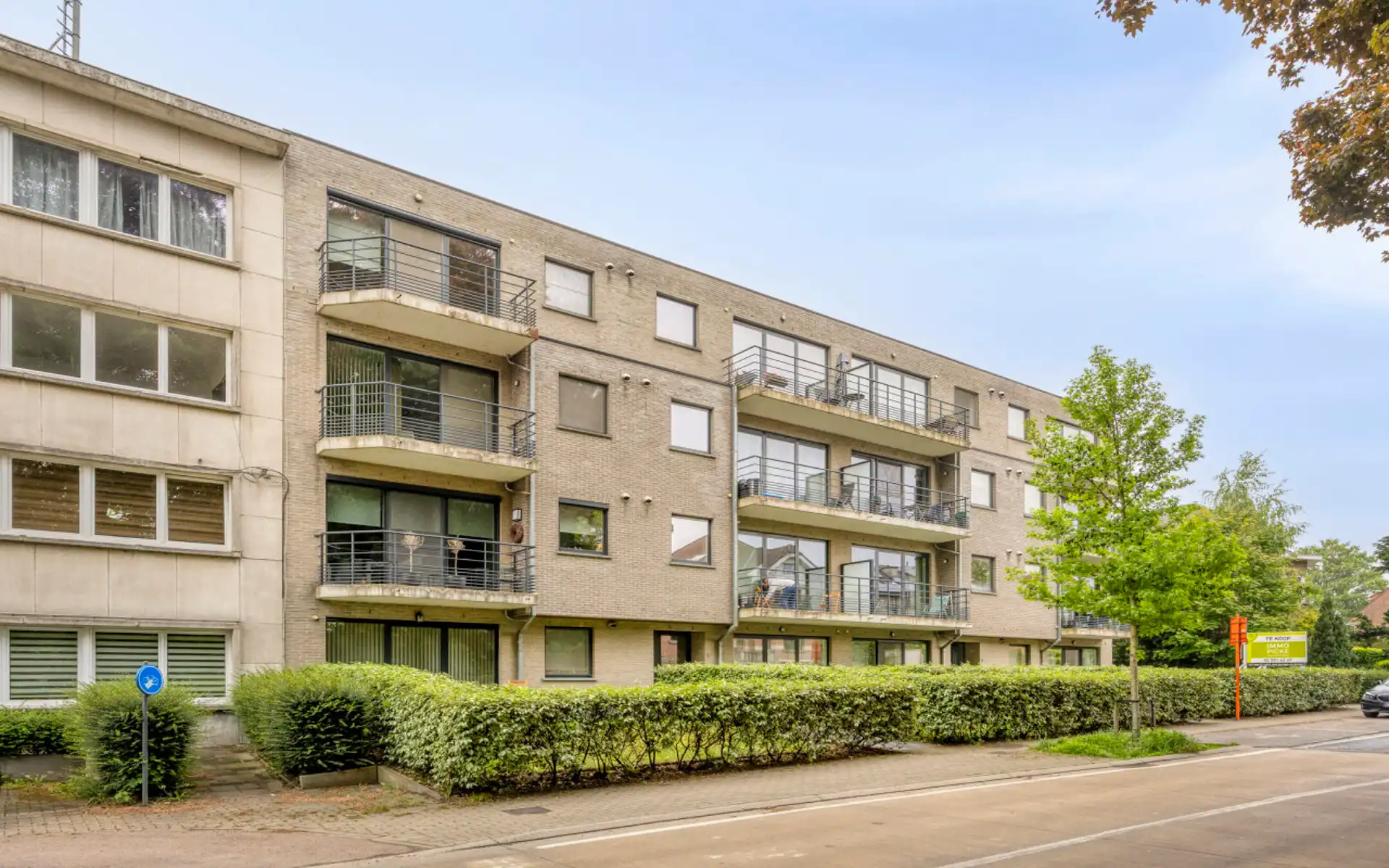 Zeer gunstig gelegen appartement met 2 slaapkamers + garage foto {{pictureIndex}}