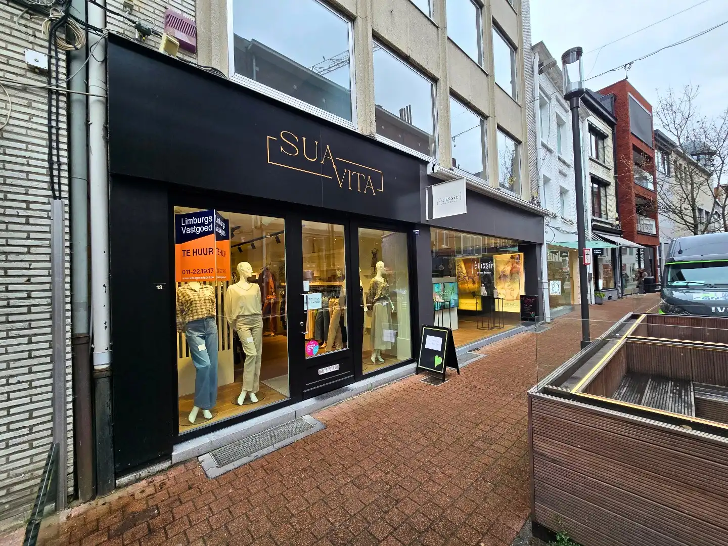 Handelsruimte, 72m² + kelder, op enkele passen van de Grote Markt foto {{pictureIndex}}