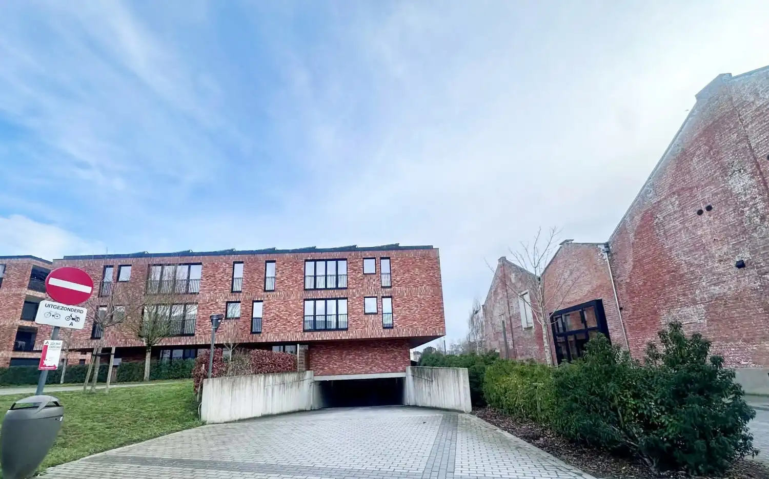 Pakket van 5 ondergrondse autostaanplaatsen – PIER KORNEL foto {{pictureIndex}}