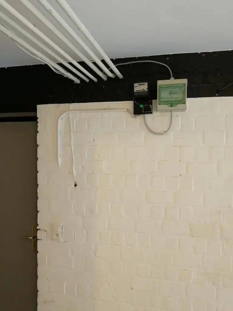 Ruime gesloten garagebox met berging  foto 5