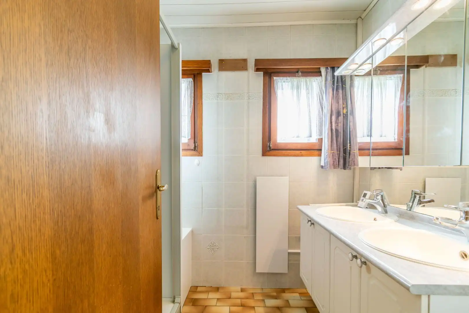 CHARMANTE BUNGALOW MET 2 SLPK + BUREAU OP TOPLOCATIE ! foto 25