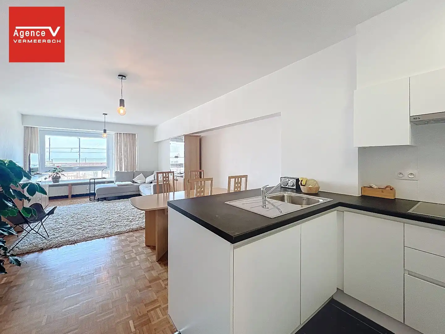 Instapklaar gemeubileerd zeezicht-appartement nabij duinen te Mariakerke!  foto 2