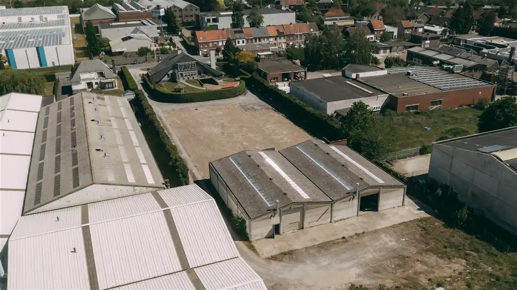 Magazijn met woning en uitbreidingsmogelijkheden foto 2