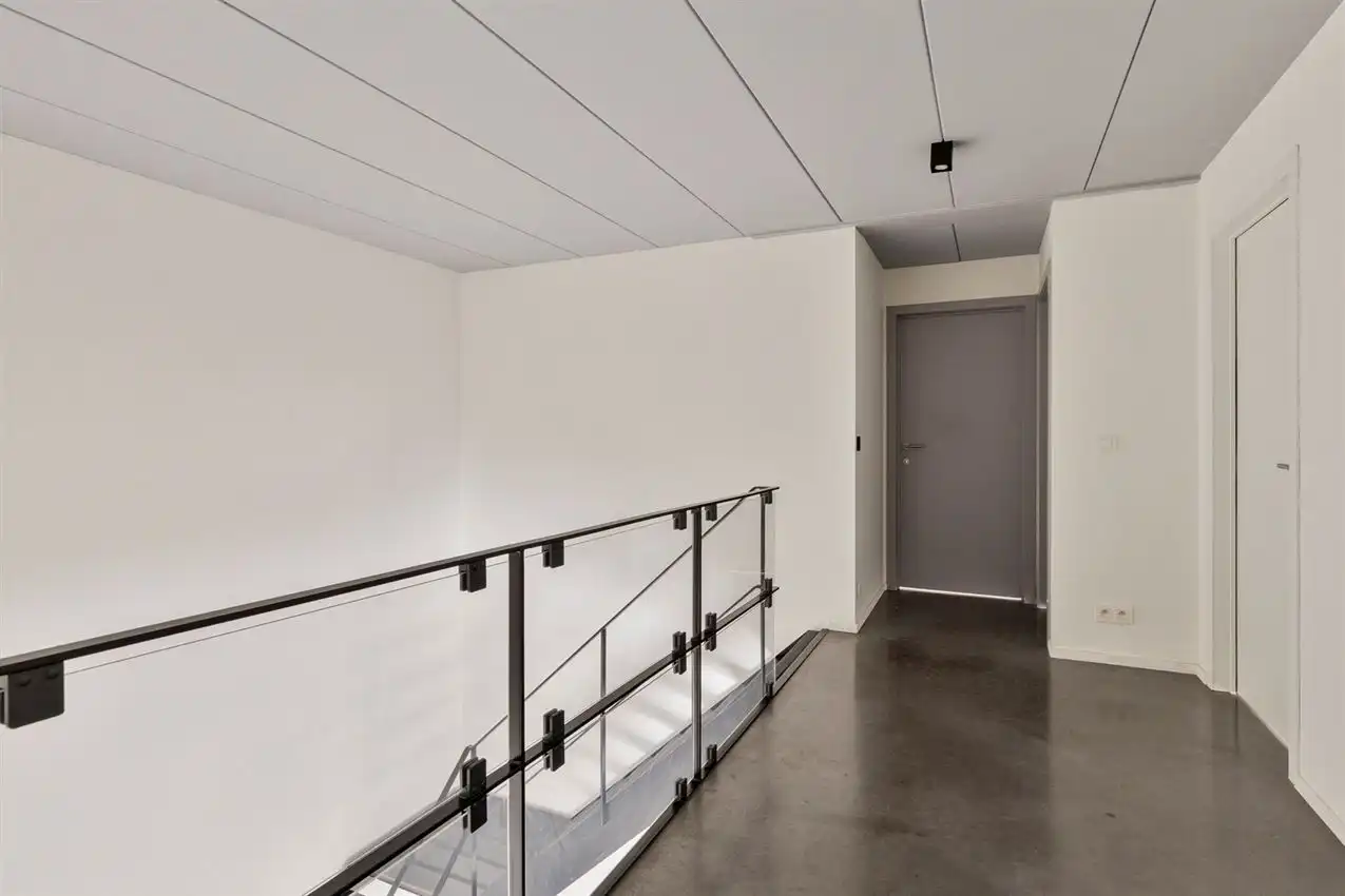 Groot wonen in recent huis zonder renovatie-of bouwzorgen foto 38