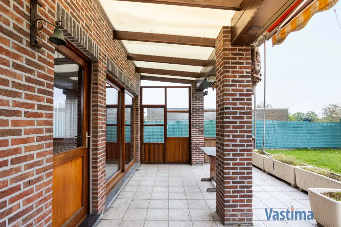 Ruime halfopen bungalow met grote kelder, 3 slaapkamers en zonnige tuin foto 31