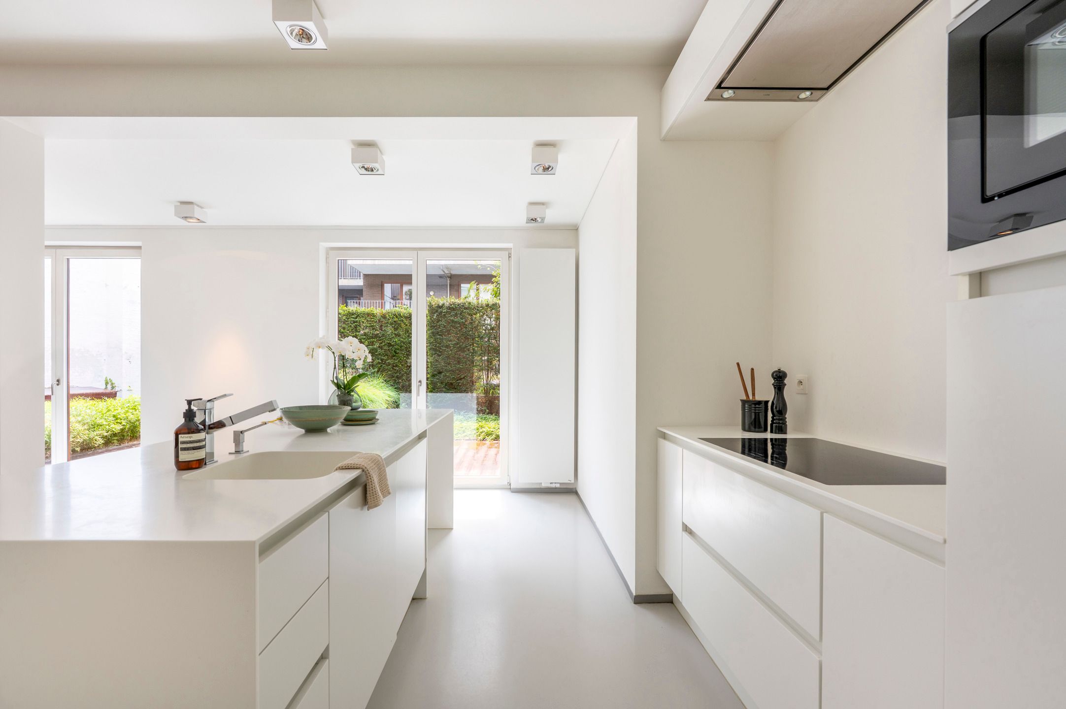 Gelijkvloers appartement met een zuidgerichte tuin! foto 3