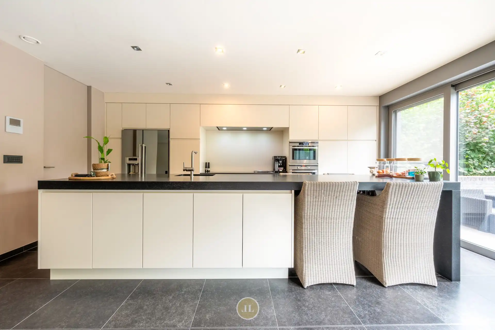 Eigentijdse moderne groen gelegen villa met mooie tuin in Marke centrum foto 7