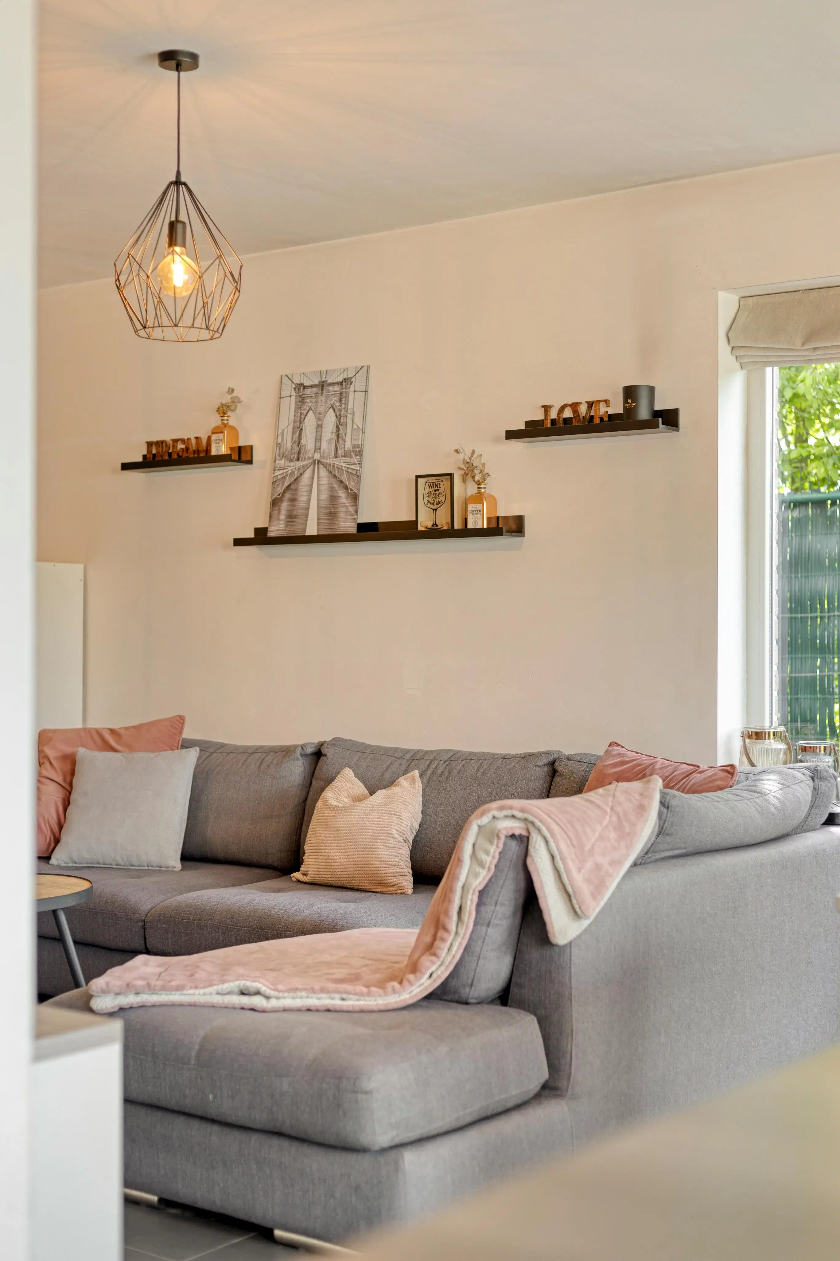 Halfopen huis te koop in Ieper met 3 kamers, garage en tuin foto 13