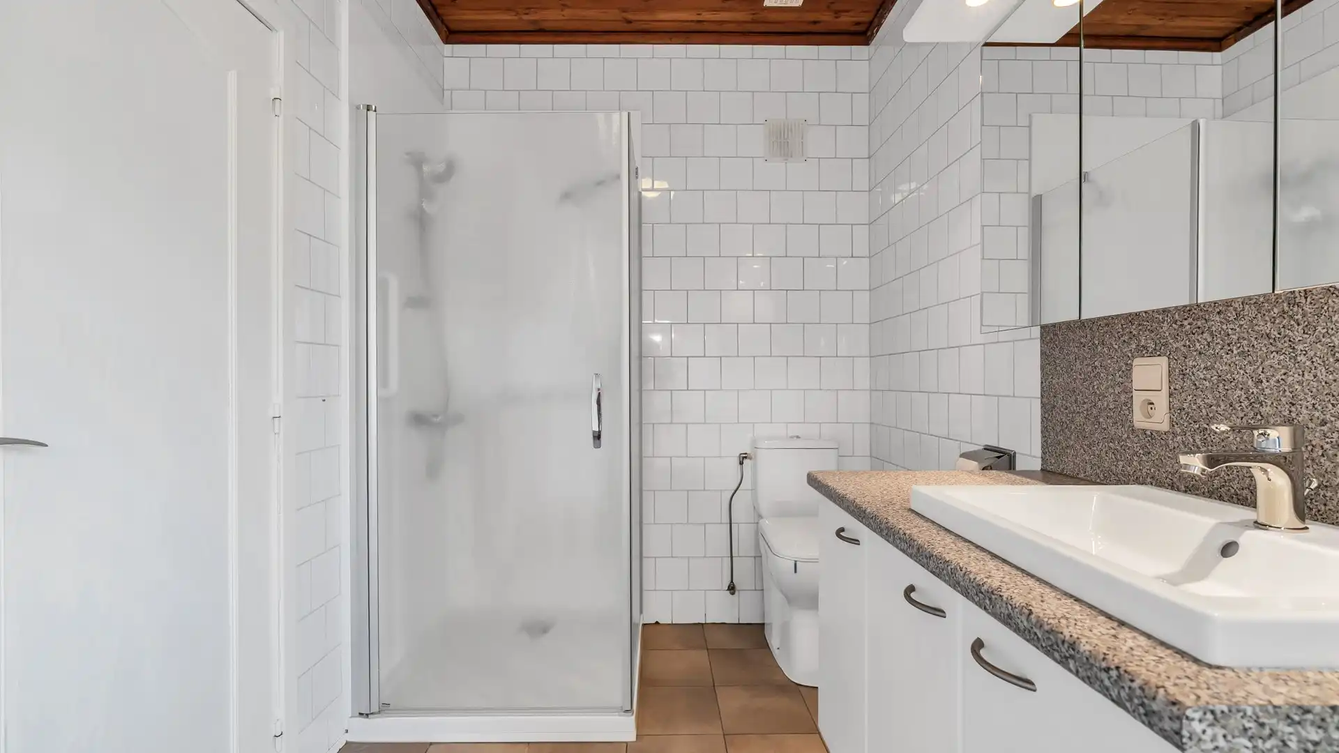 RUIME WONING MET KARAKTER EN TAL VAN MOGELIJKHEDEN, VLAKBIJ HET CENTRUM VAN LANAKEN EN MAASTRICHT foto 11