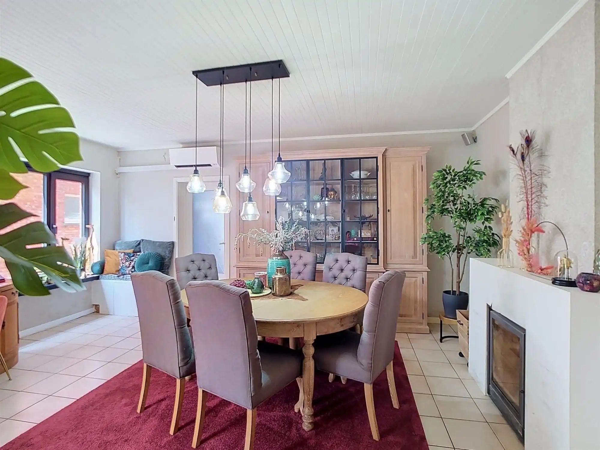 Ruime gerenoveerde gezinswoning met 4 slaapkamers foto 5