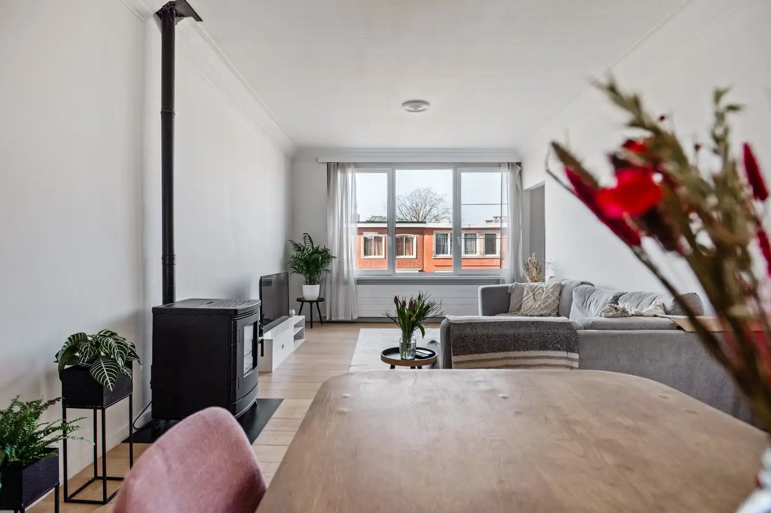 Charmant 2-slaapkamerappartement met terras in een rustige straat te Deurne foto 3