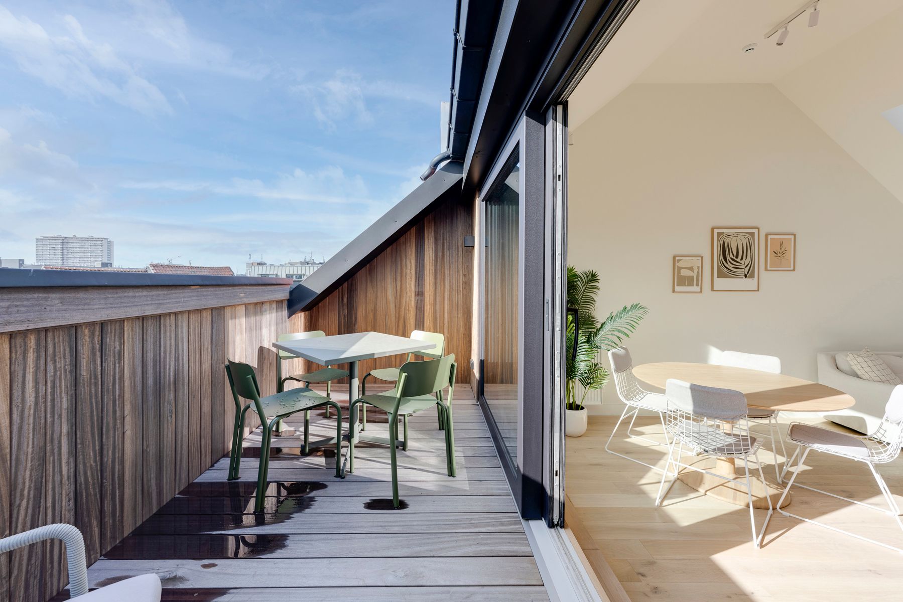 Penthouse met zonneterras en 2 ruime slaapkamers foto 2