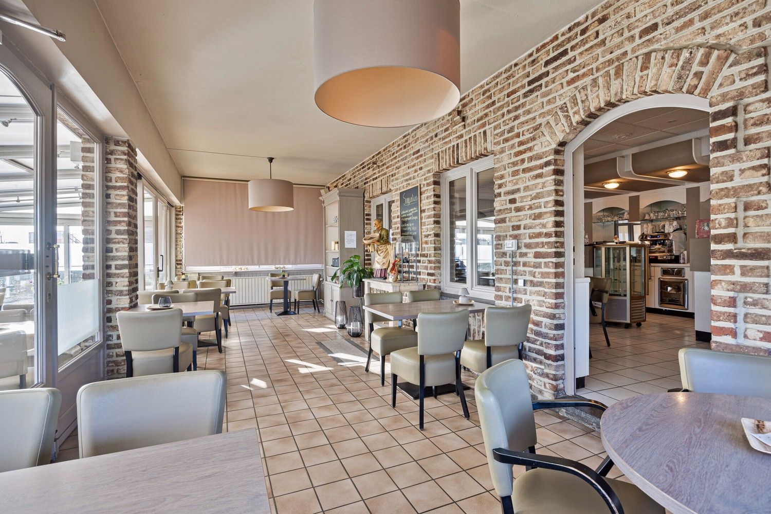 Bedrijfspand met woonst op perceel met commerciële mogelijkheden (ca. 38a) foto 18