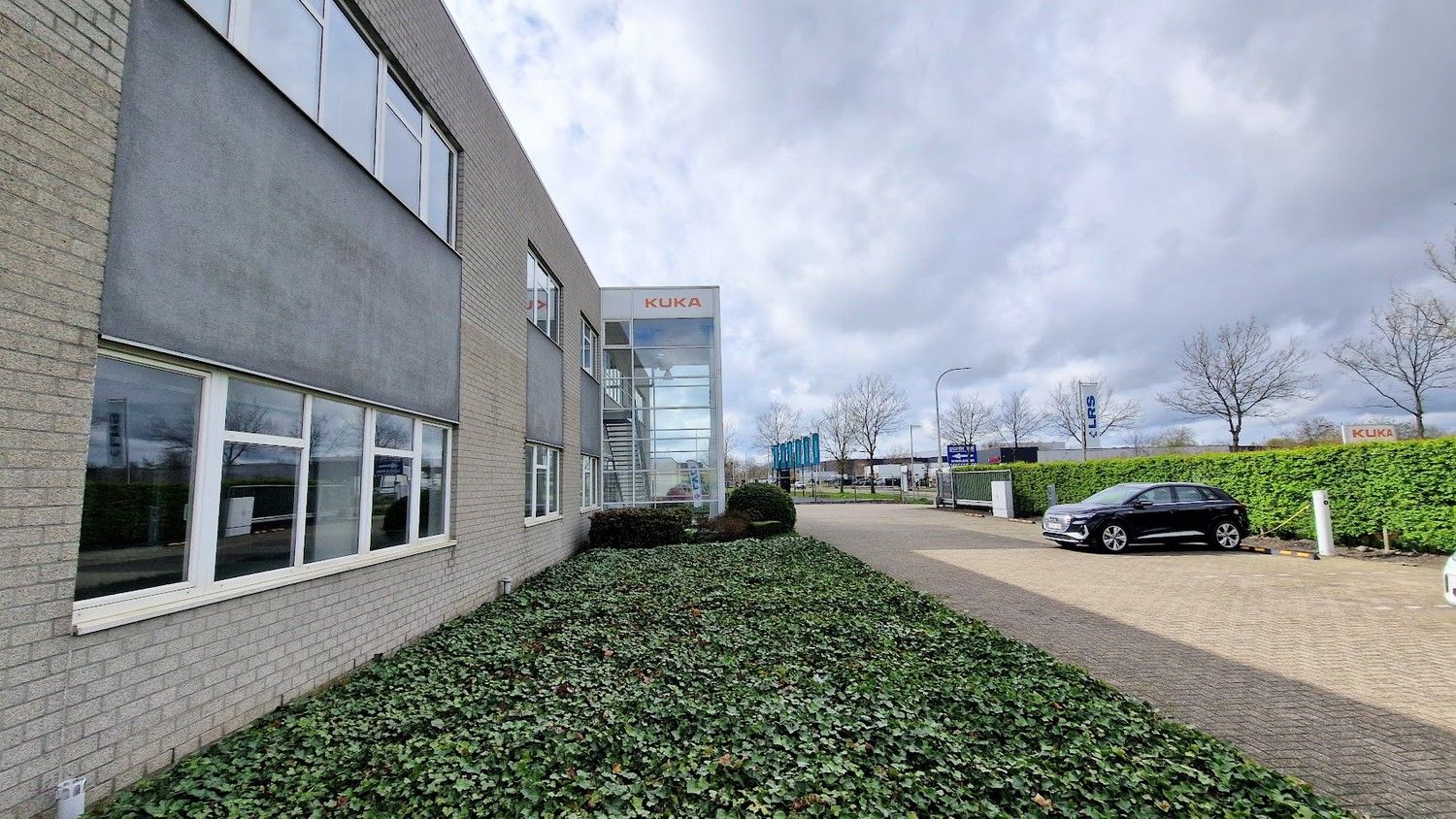 500m² kantoren met 350m² magazijn foto 23