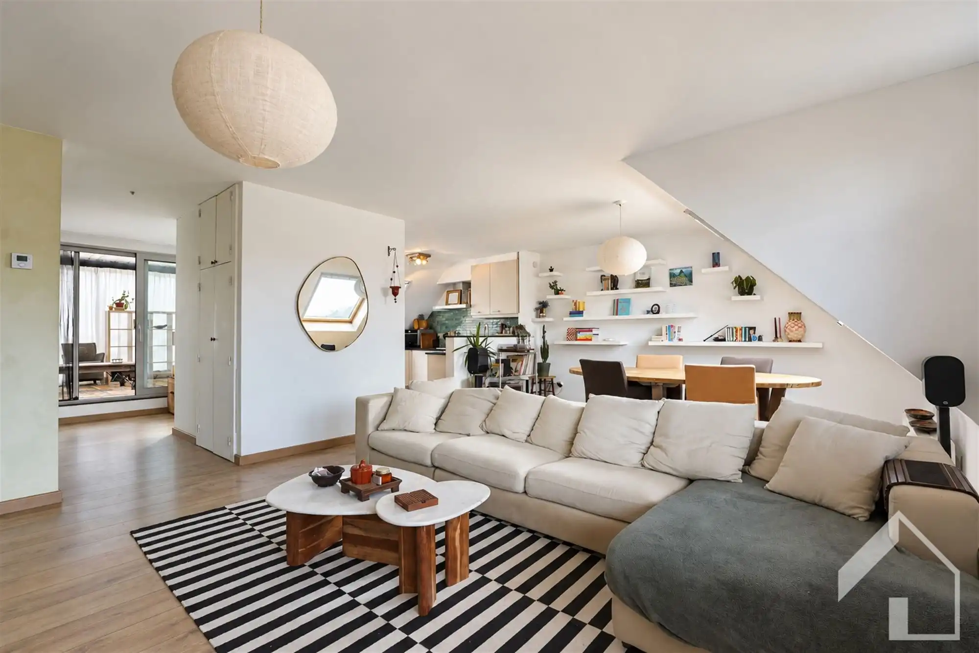 Ruim dakappartement met groot terras en staanplaats foto 4