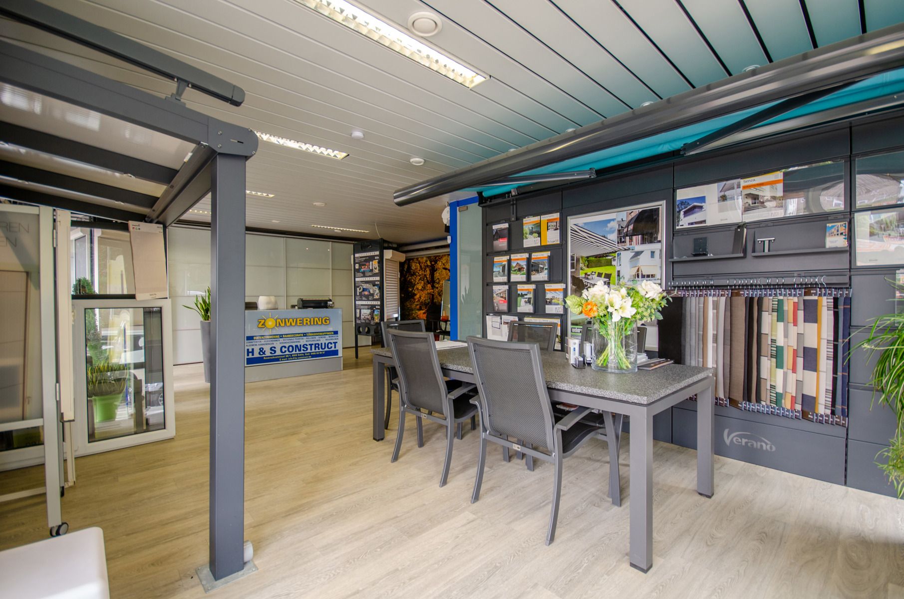 Handelspand met woonst en opslagruimte gelegen in KMO zone. foto {{pictureIndex}}