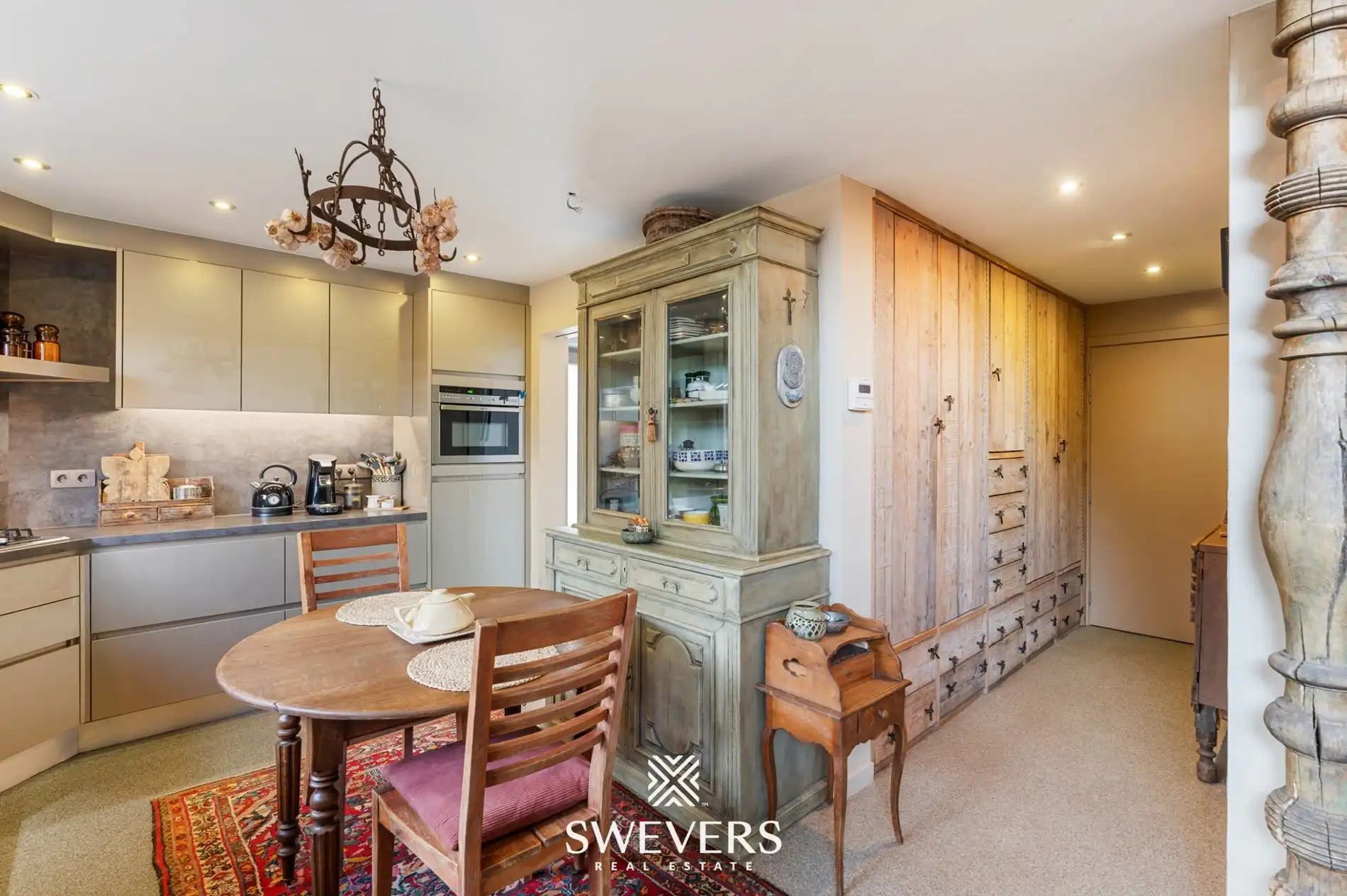 Instapklare gezinswoning met verrassend veel ruimte en een uitstekende ligging te Beringen foto 10