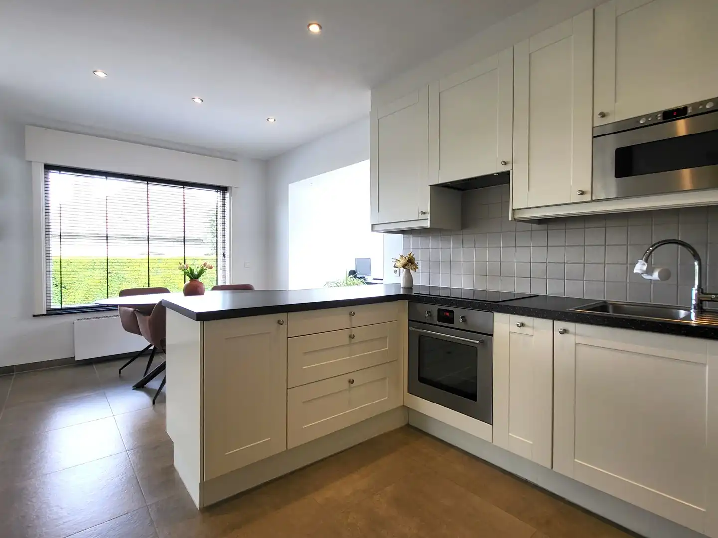 Gerenoveerde woning met garage en zonnige tuin in landelijke omgeving. Topper! foto 21