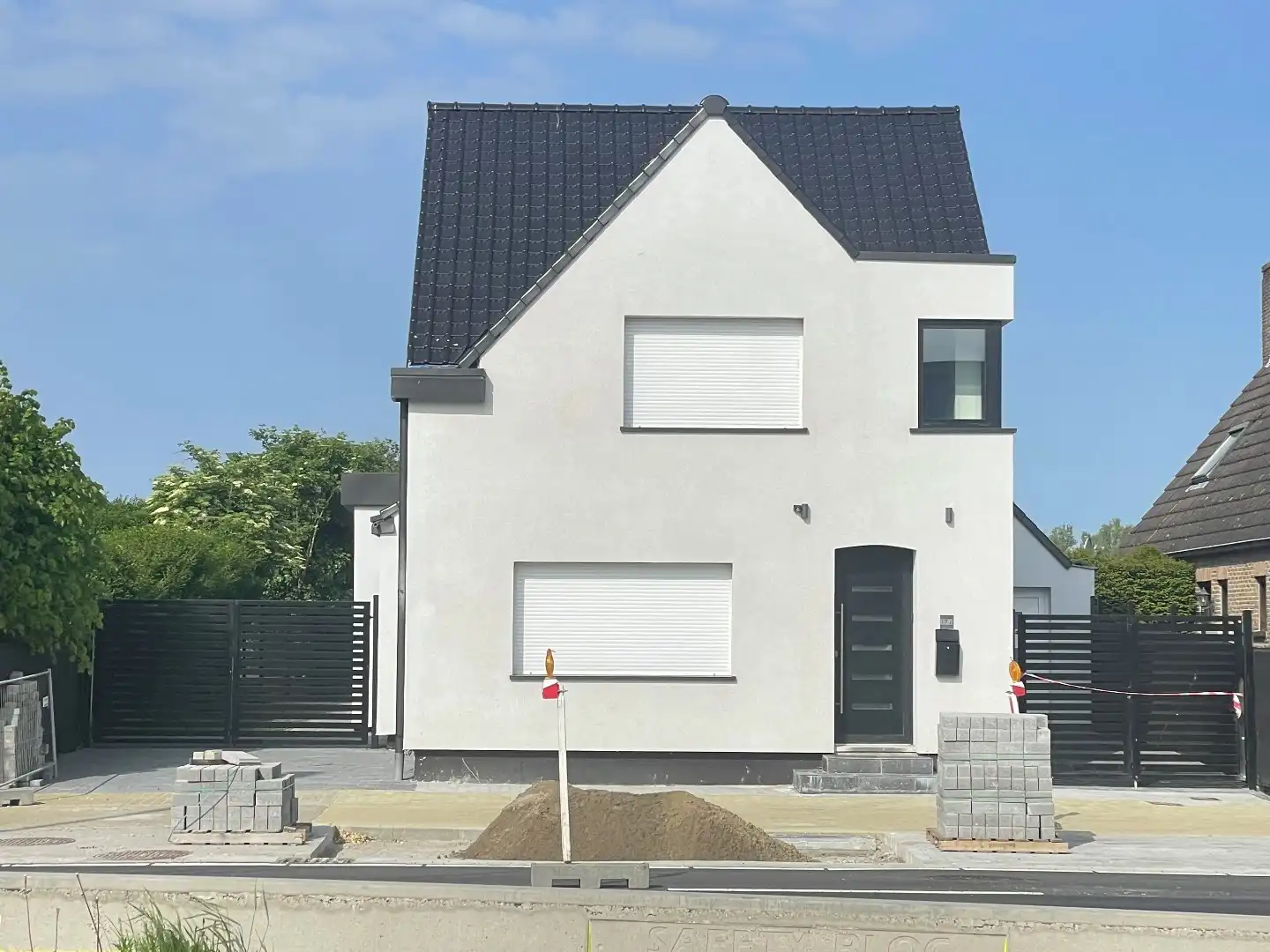 Volledig vernieuwde woning met 3 slpk. en  zuid-west gerichte tuin, goed gelegen vlakbij het commerciële centrum van Knokke en het station. foto 18