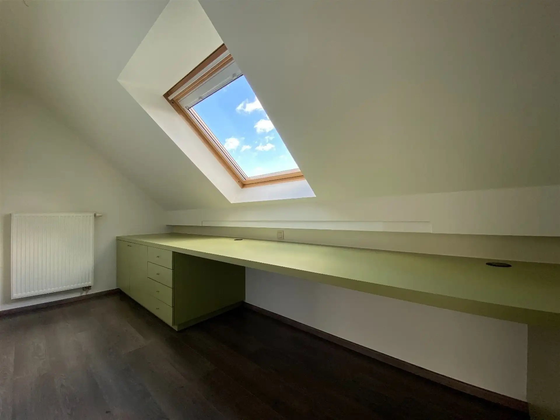 Instapklaar appartement met terras en garage. foto 21