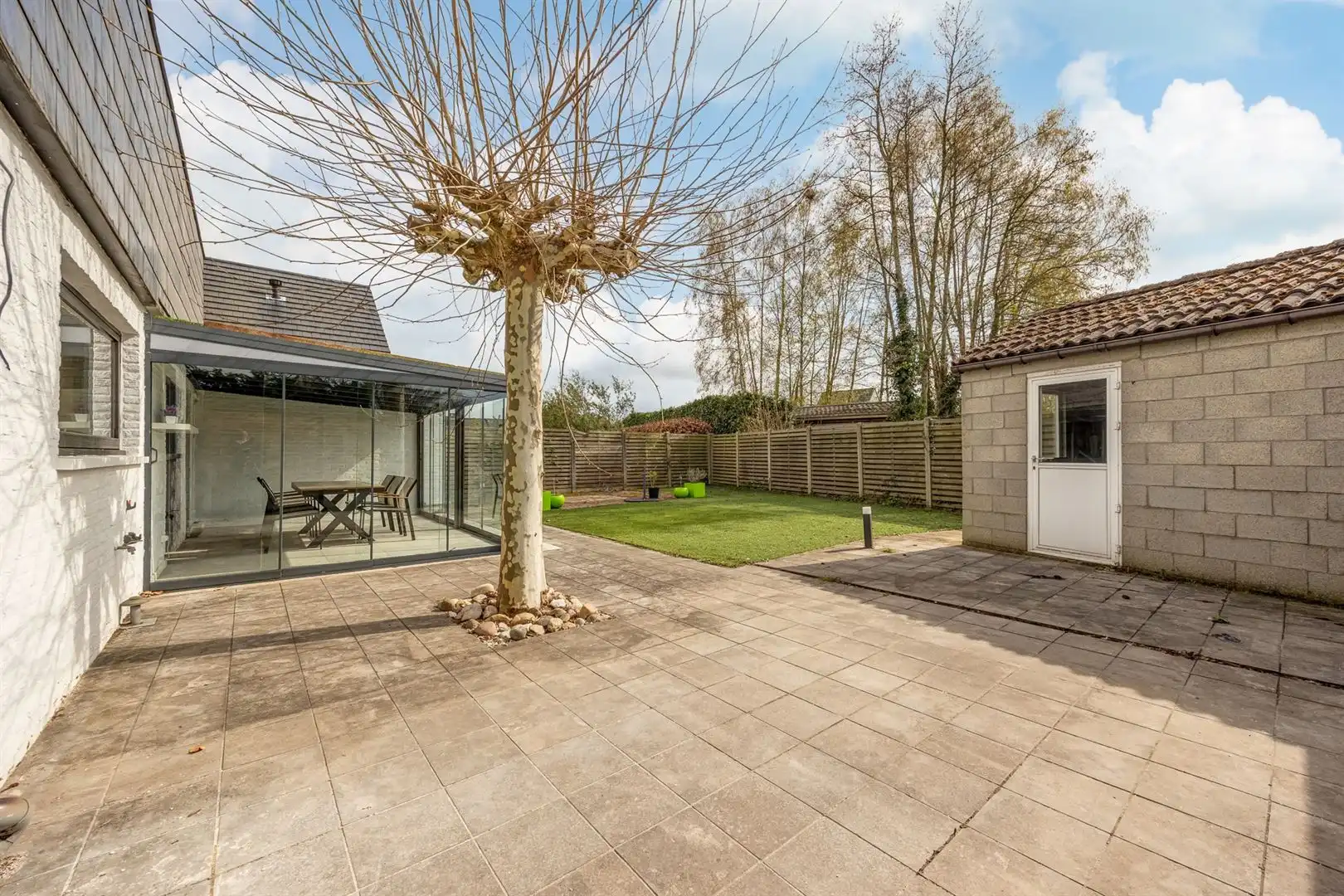 Ruime laagbouwwoning met zuidtuin in doodlopende straat. foto 22