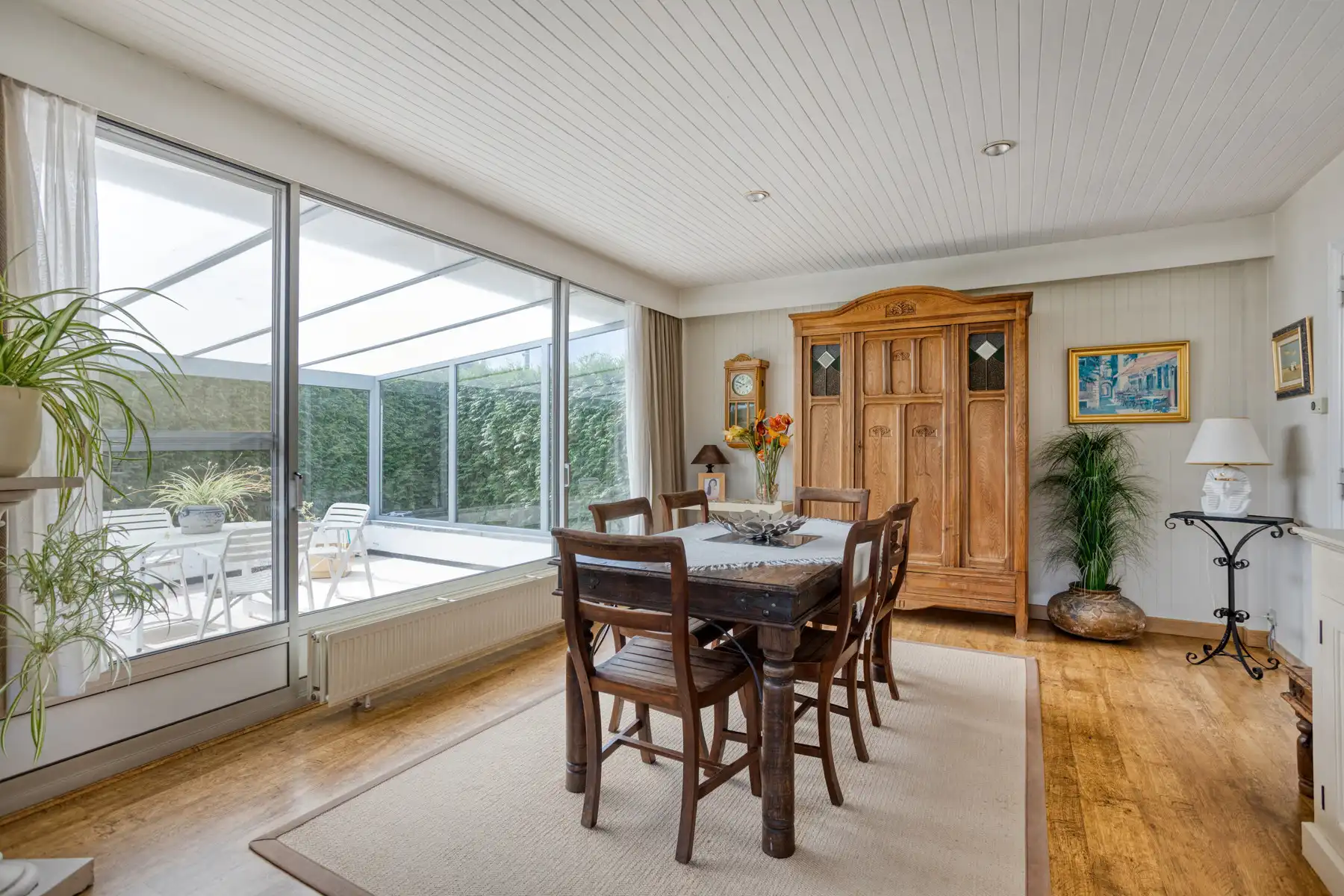 Rustig gelegen gelijkvloers-villa met 2slaapkamers en garage foto 10