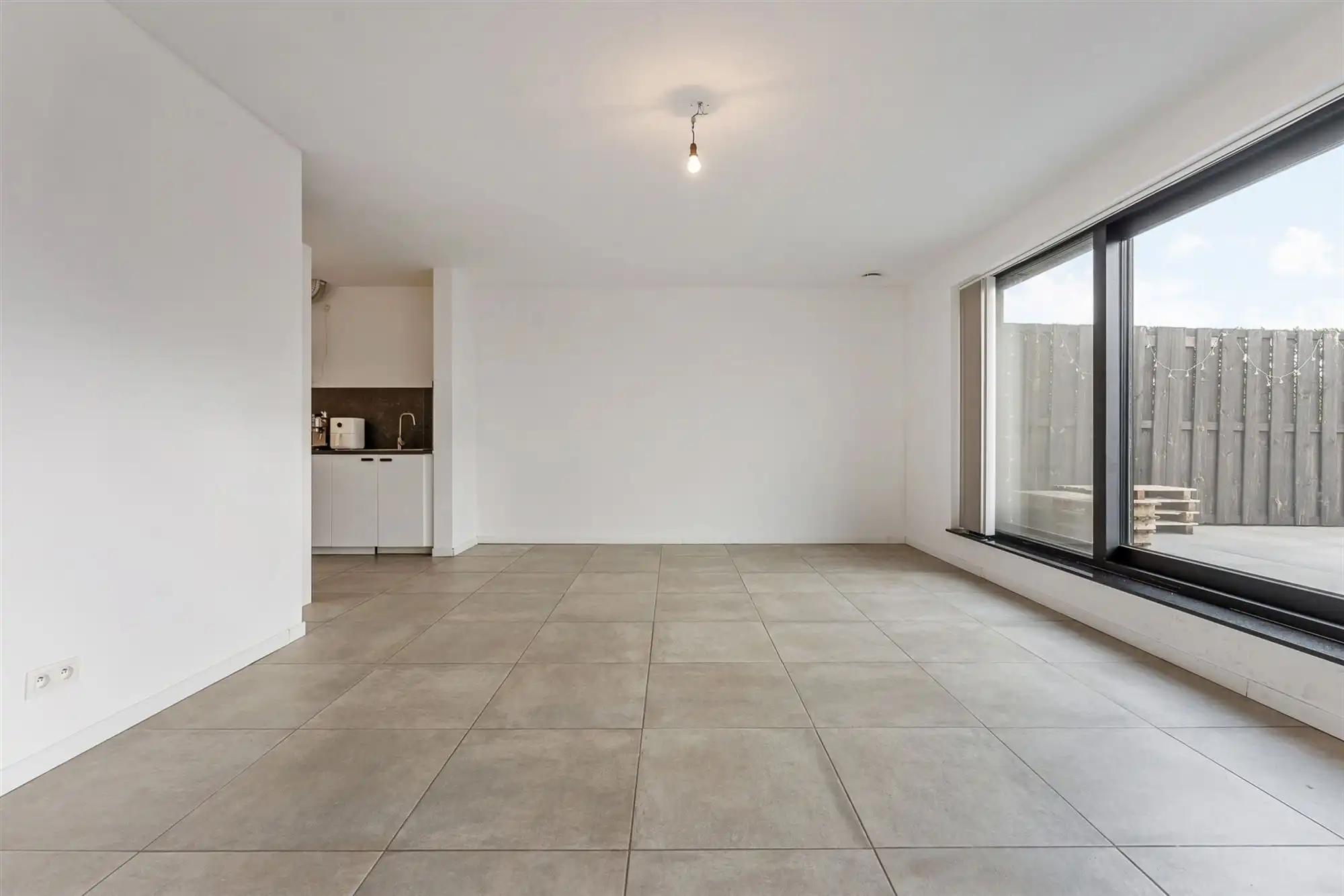 RUIM RECENT APPARTEMENT (2023) MET 2 SLAAPKAMERS TE KORSPEL foto 9