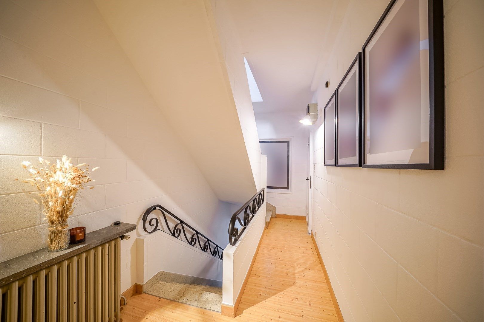 Instapklare hoekwoning met 4 slaapkamers en 4 garages foto 6