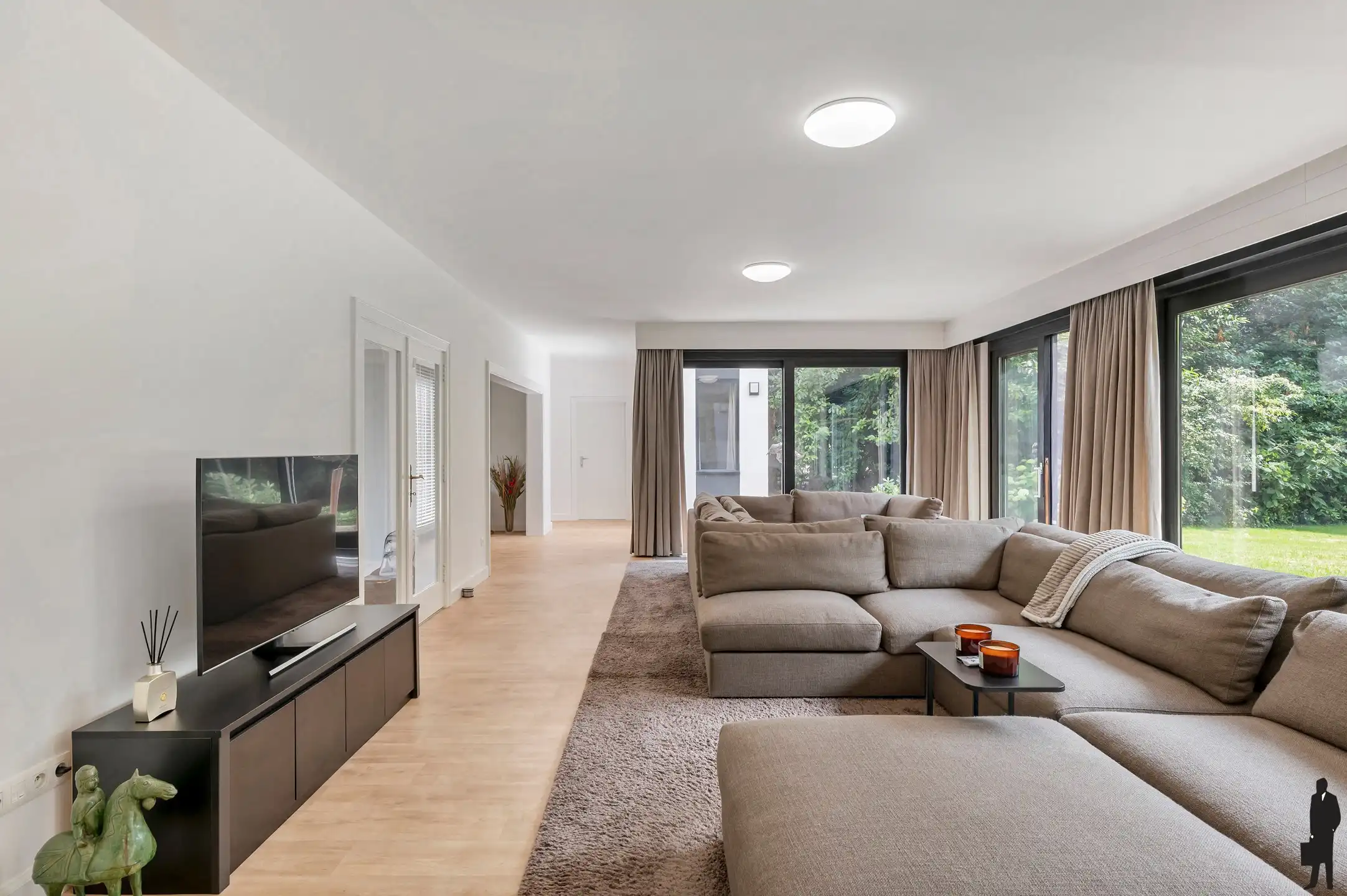 Bosrijk gelegen gelijkvloerse villa op perceel van 2.905m² foto 4