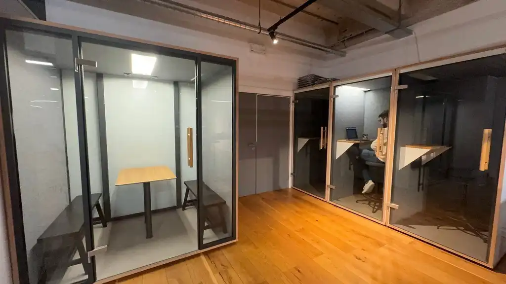 Loftkantoor te huur in Handelsdokcenter aan Stapelplein in Gent foto 5