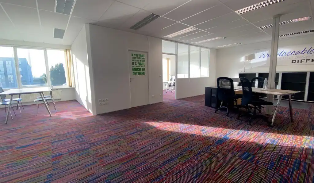 Instapklaar kantoor te huur in Brandstraat, Lokeren foto 5