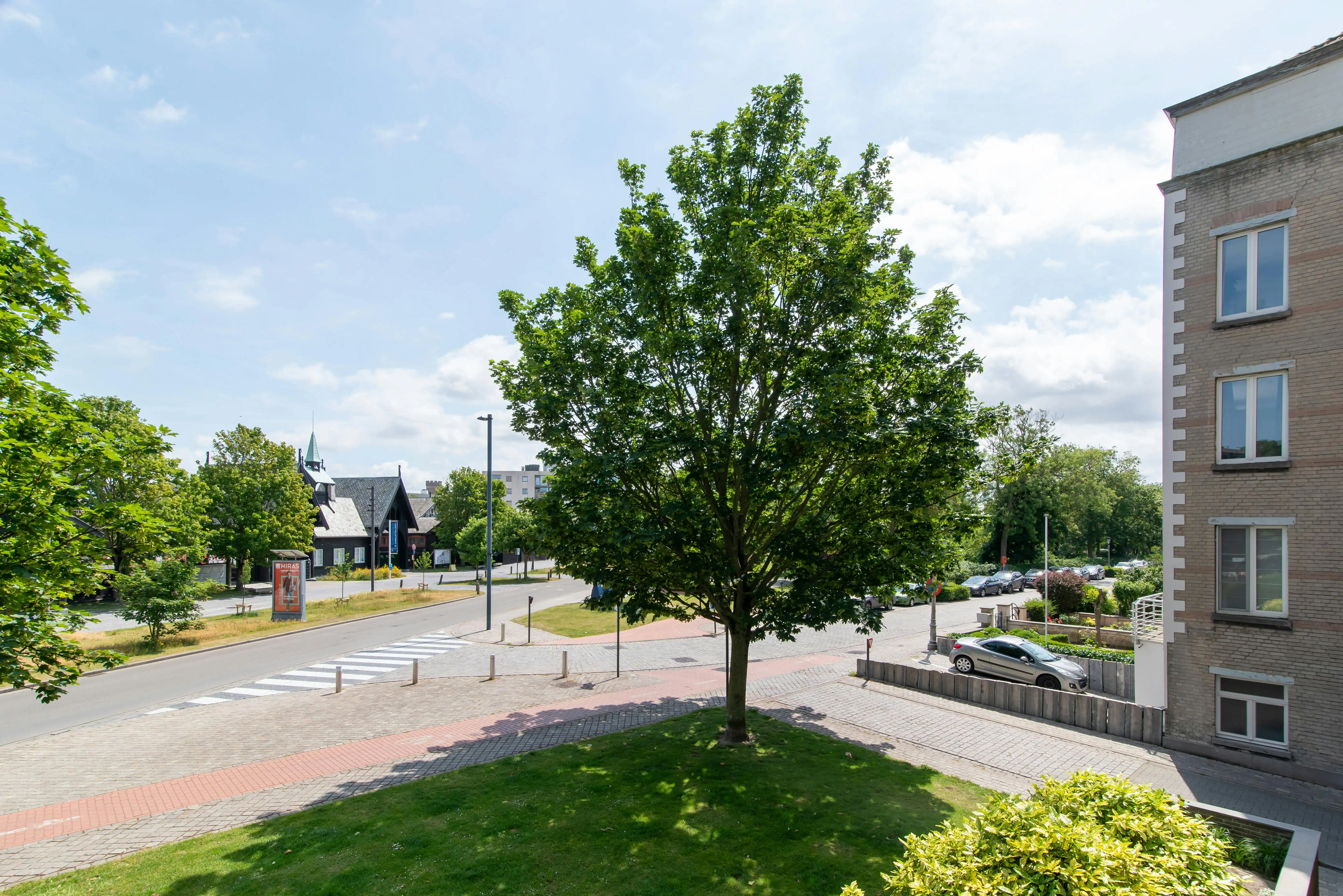 Schitterend gerenoveerd appartement met een prachtig open zicht foto 8