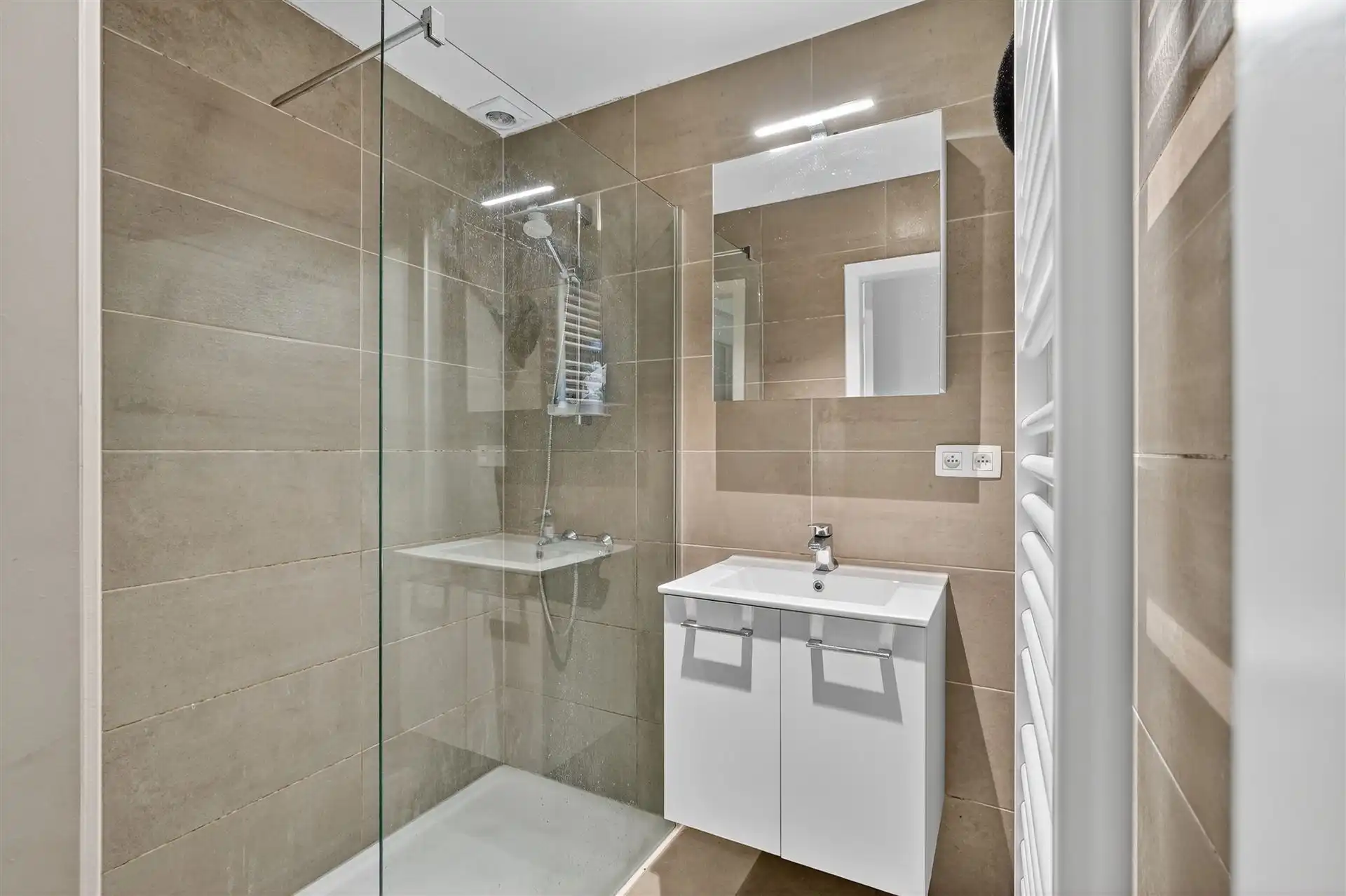 RUGZIJDE ZEEDIJK / GERENOVEERD foto 16