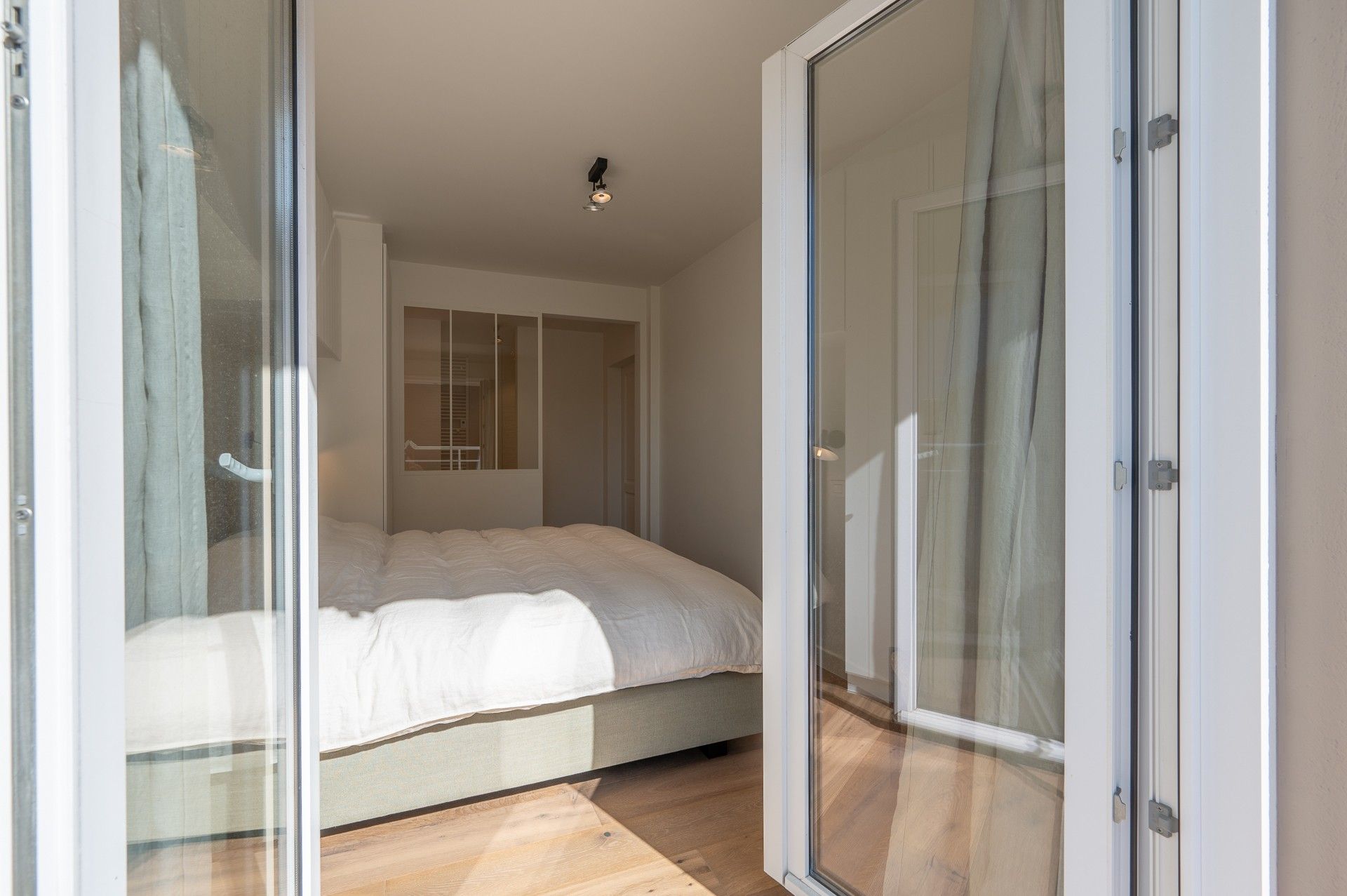 Riant appartement met zeezicht en uitzicht op het Stübbenpark in Duinbergen foto 15