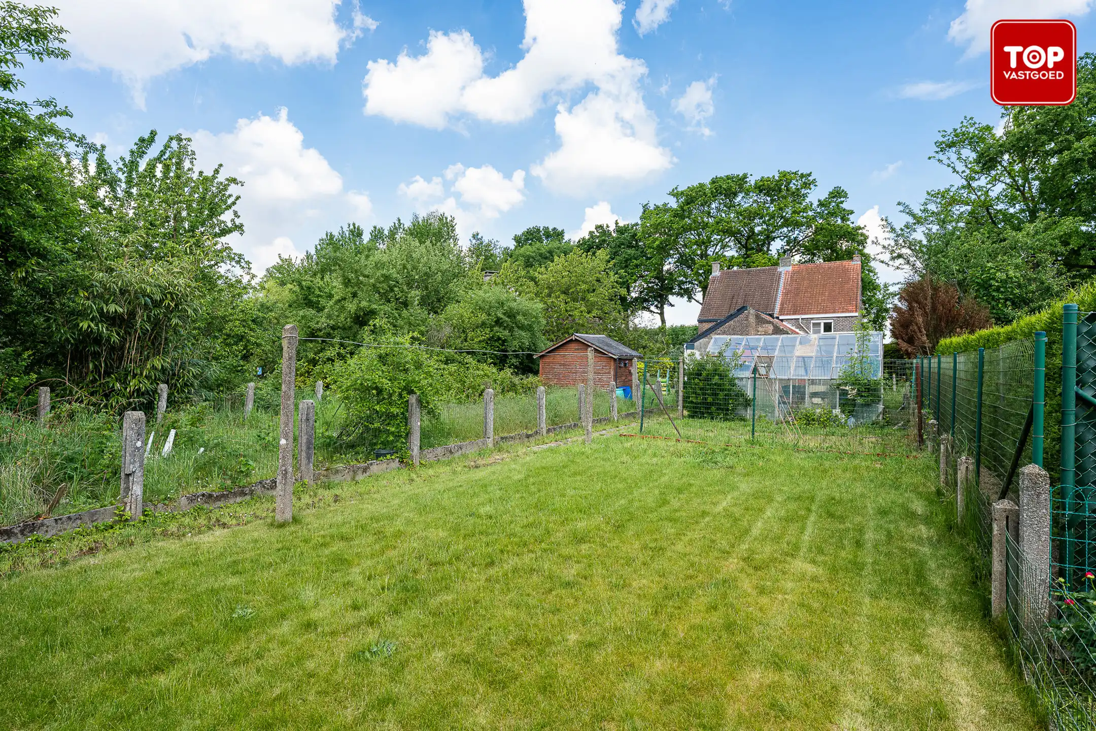 Te renoveren woning met zonnige tuin foto {{pictureIndex}}