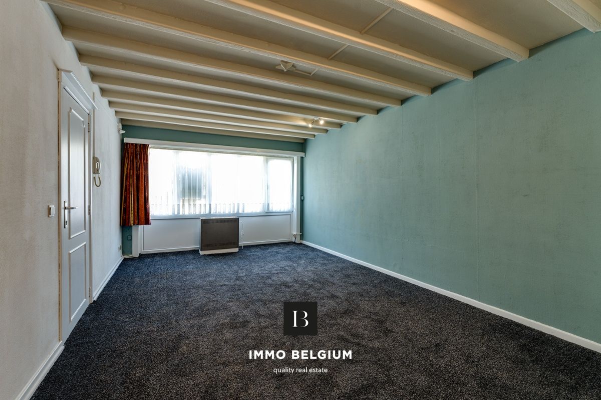 Op te knappen appartement met 2 slaapkamers nabij het centrum foto 2