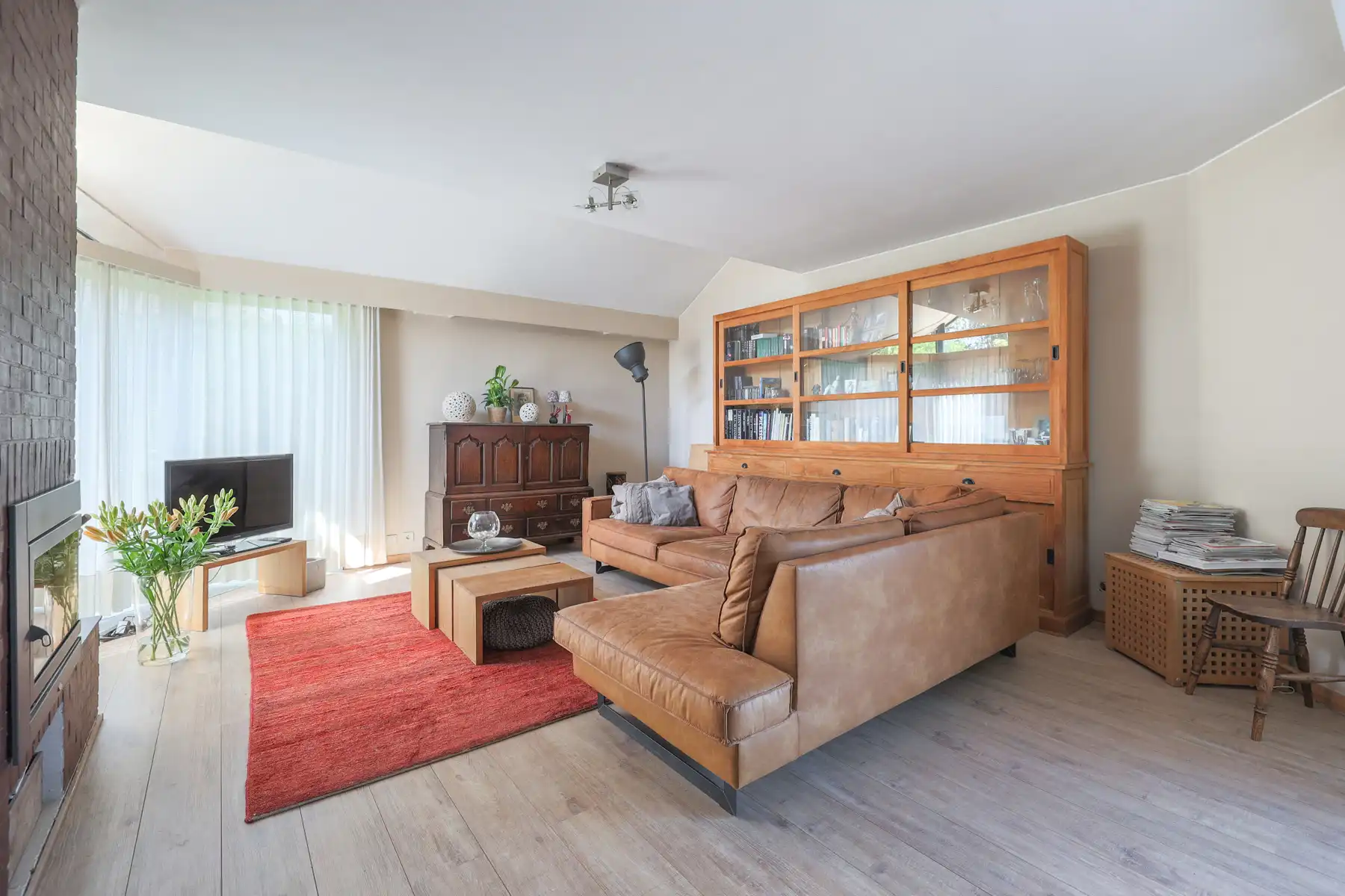 Vrijstaande woning op uniek perceel met zwembad foto 7