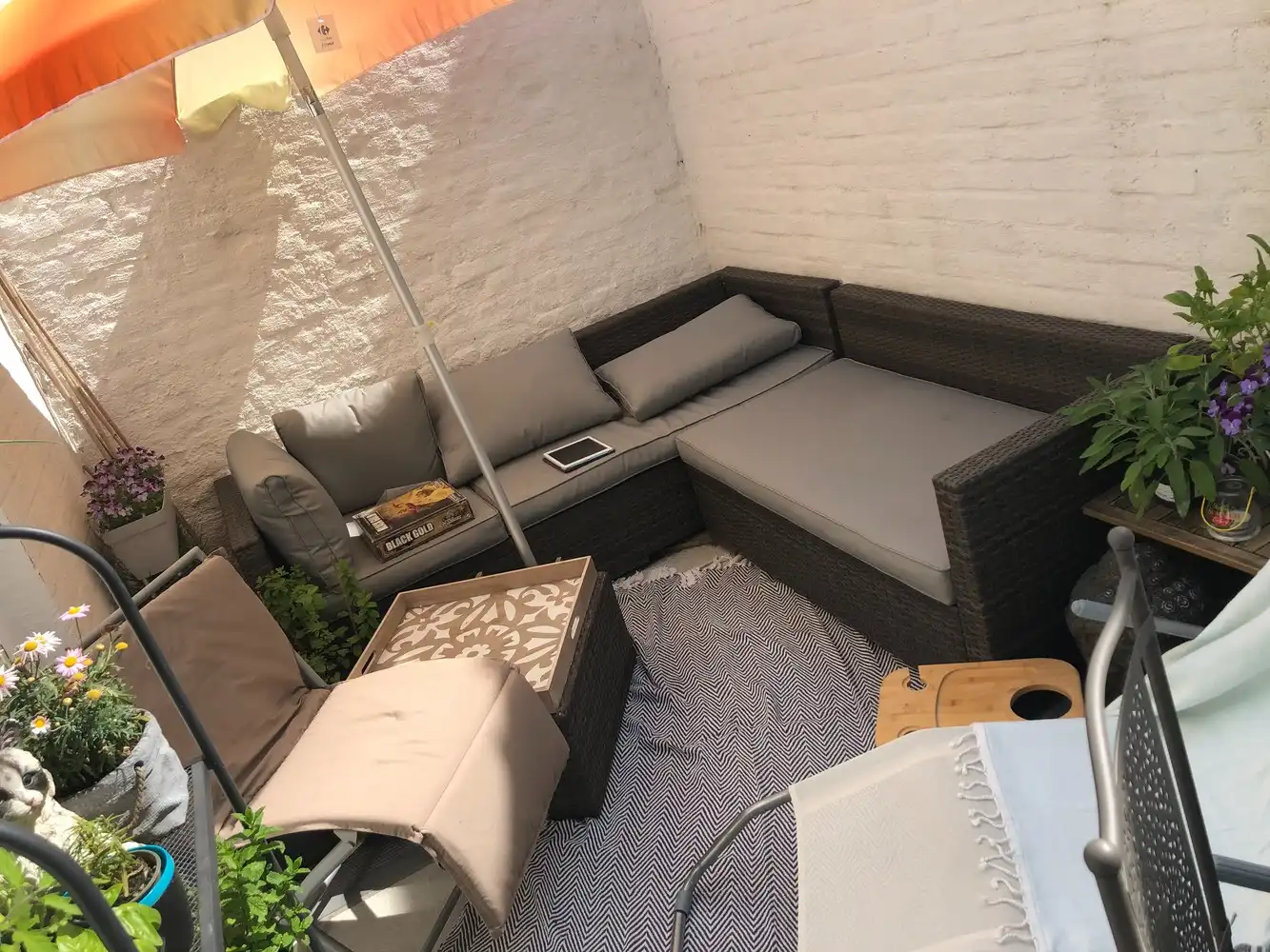 Brugge centrum, Instapklaar degelijk gerenoveerd energiezuinig  lichtrijk woonhuis  met 3 slaapkamers en koer foto 3