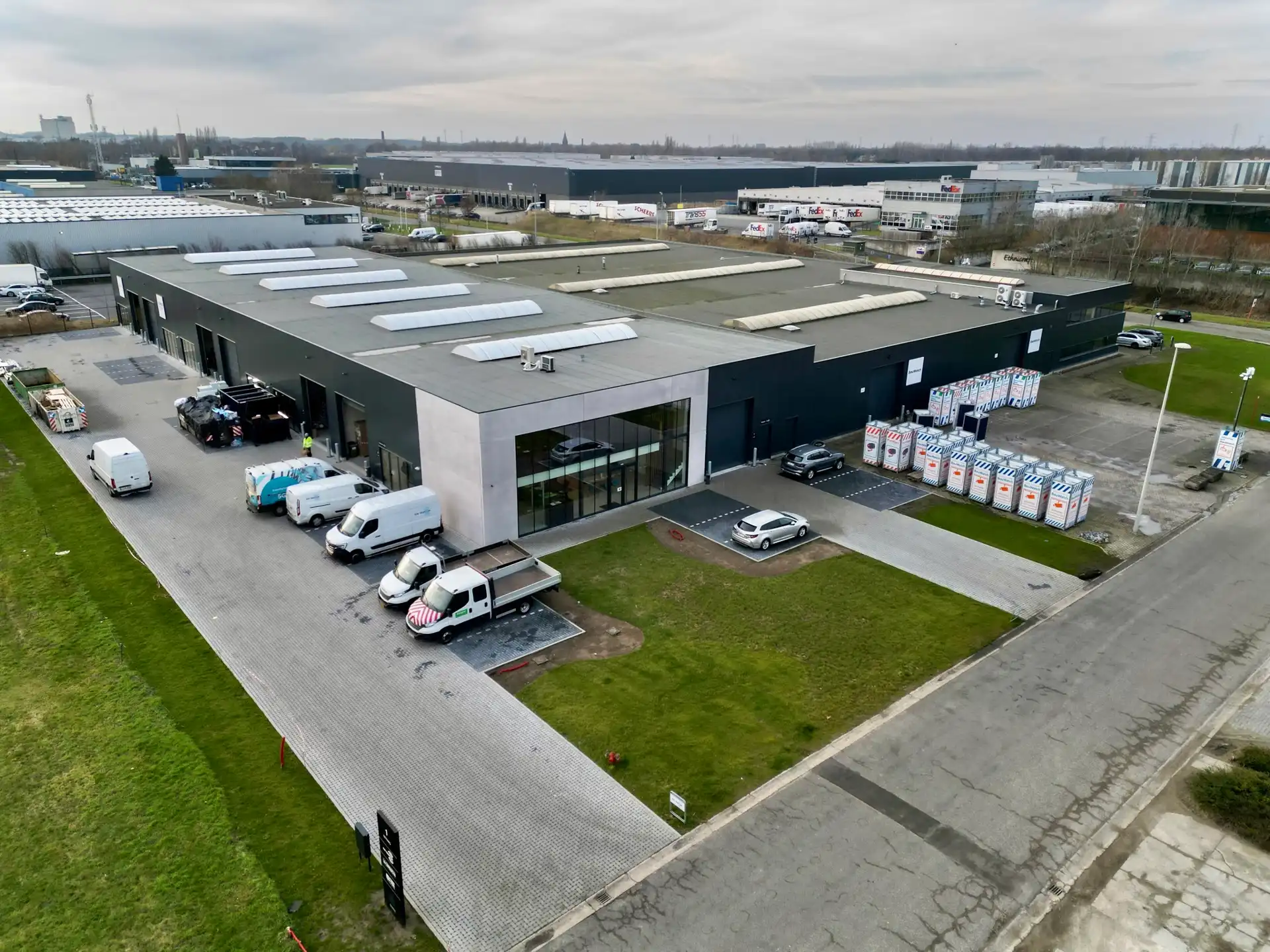 Nieuwbouw magazijn 332m²  met instapklare kantoren 170m² foto 14