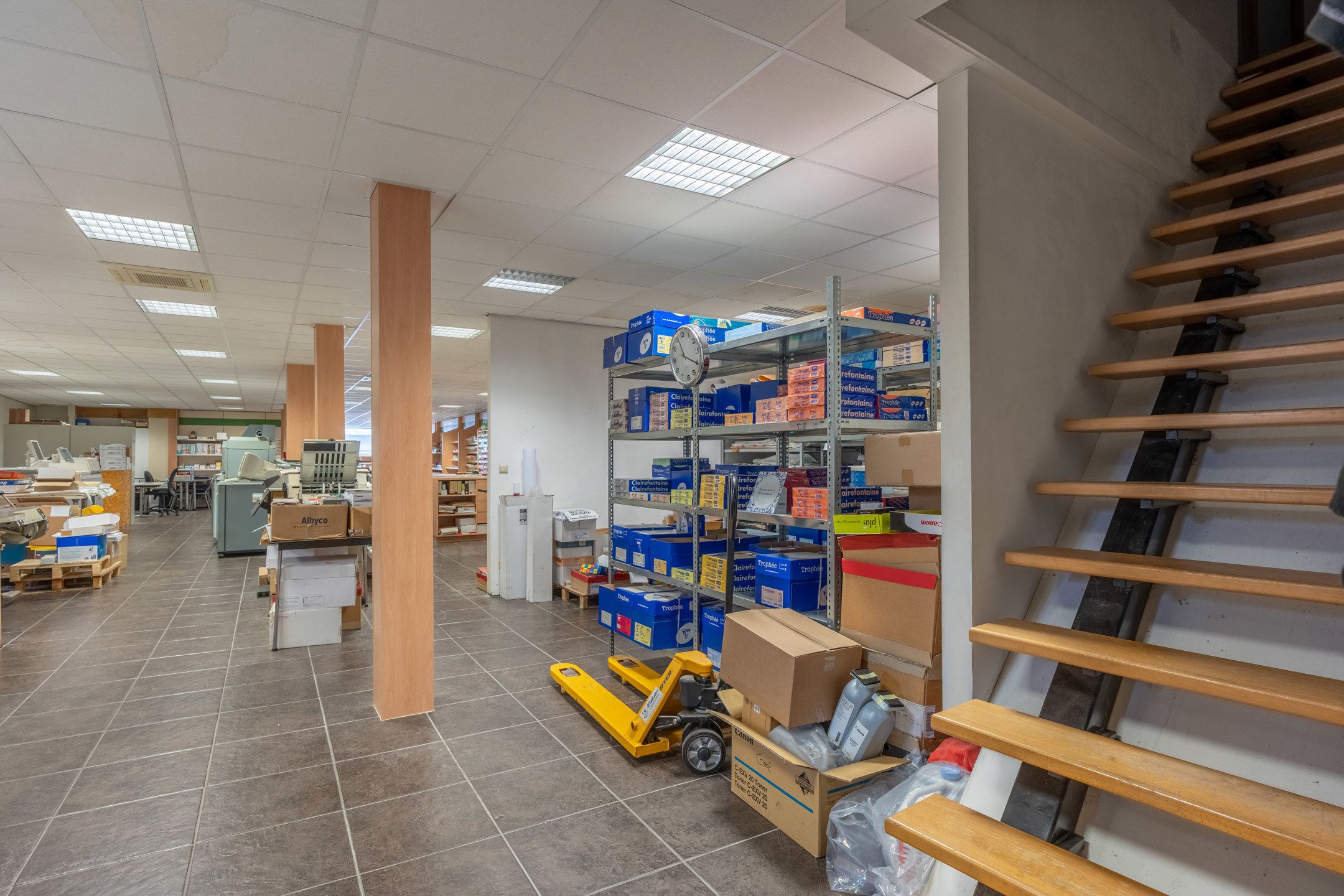 Verrassend ruime handelswoning met bovenliggend appartement. foto 15