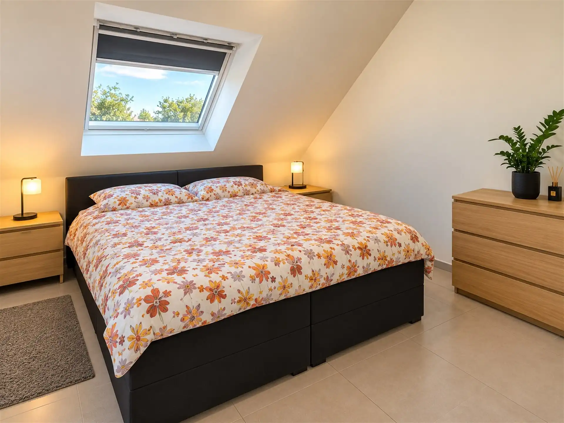 Duplex-appartement met 2 slaapkamers nabij centrum Erembodegem foto 5