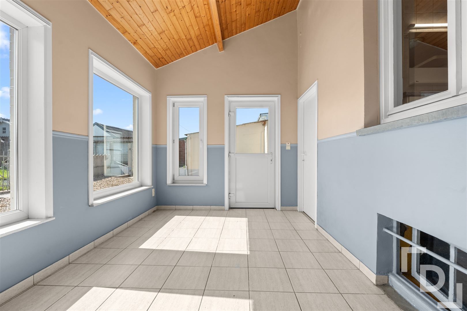 Vrijstaande woning op ruim perceel te koop te Vlamertinge. foto 14