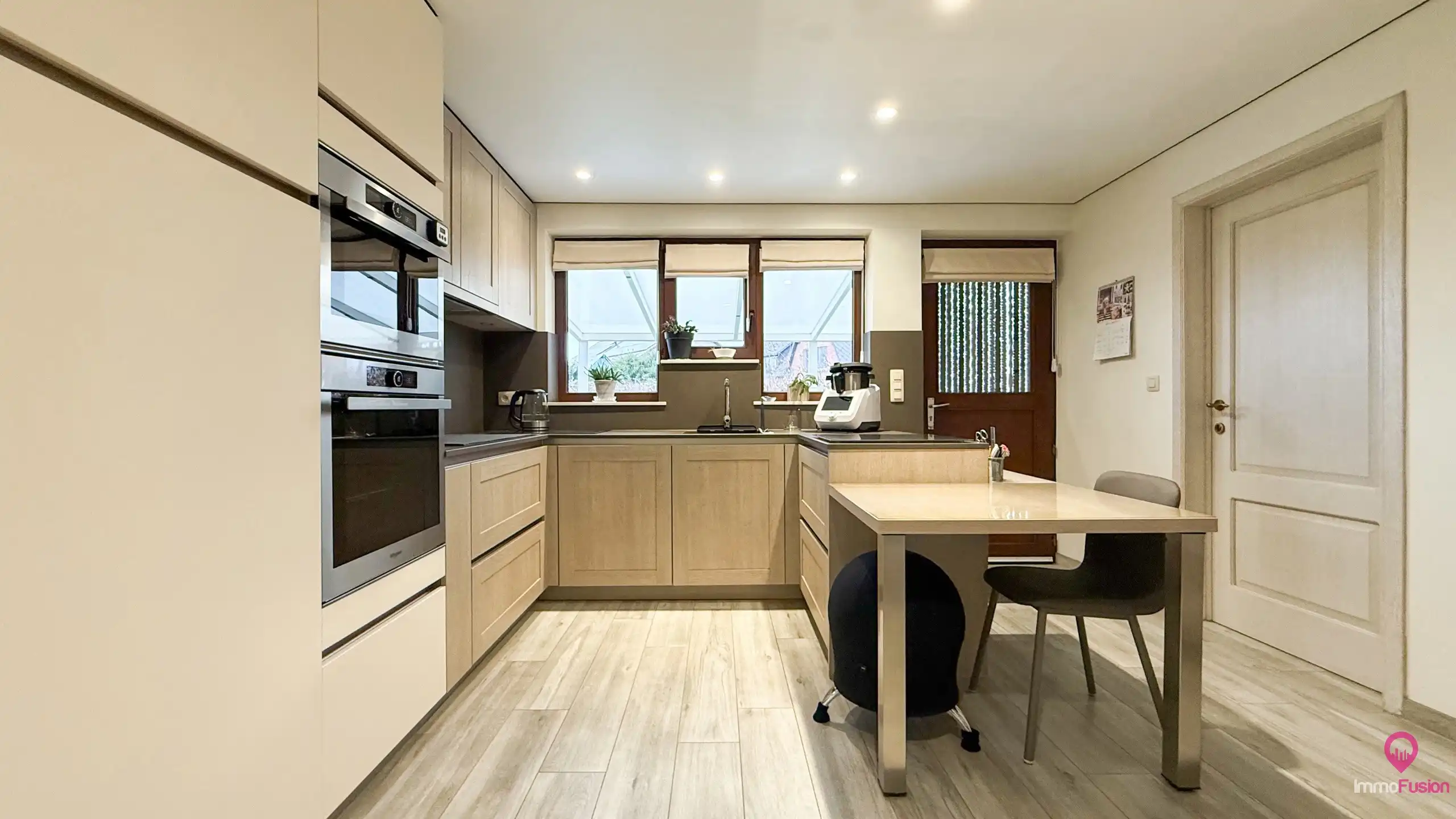 Instapklare woning met 4 slpks, inpandige garage + kelder!  foto 9