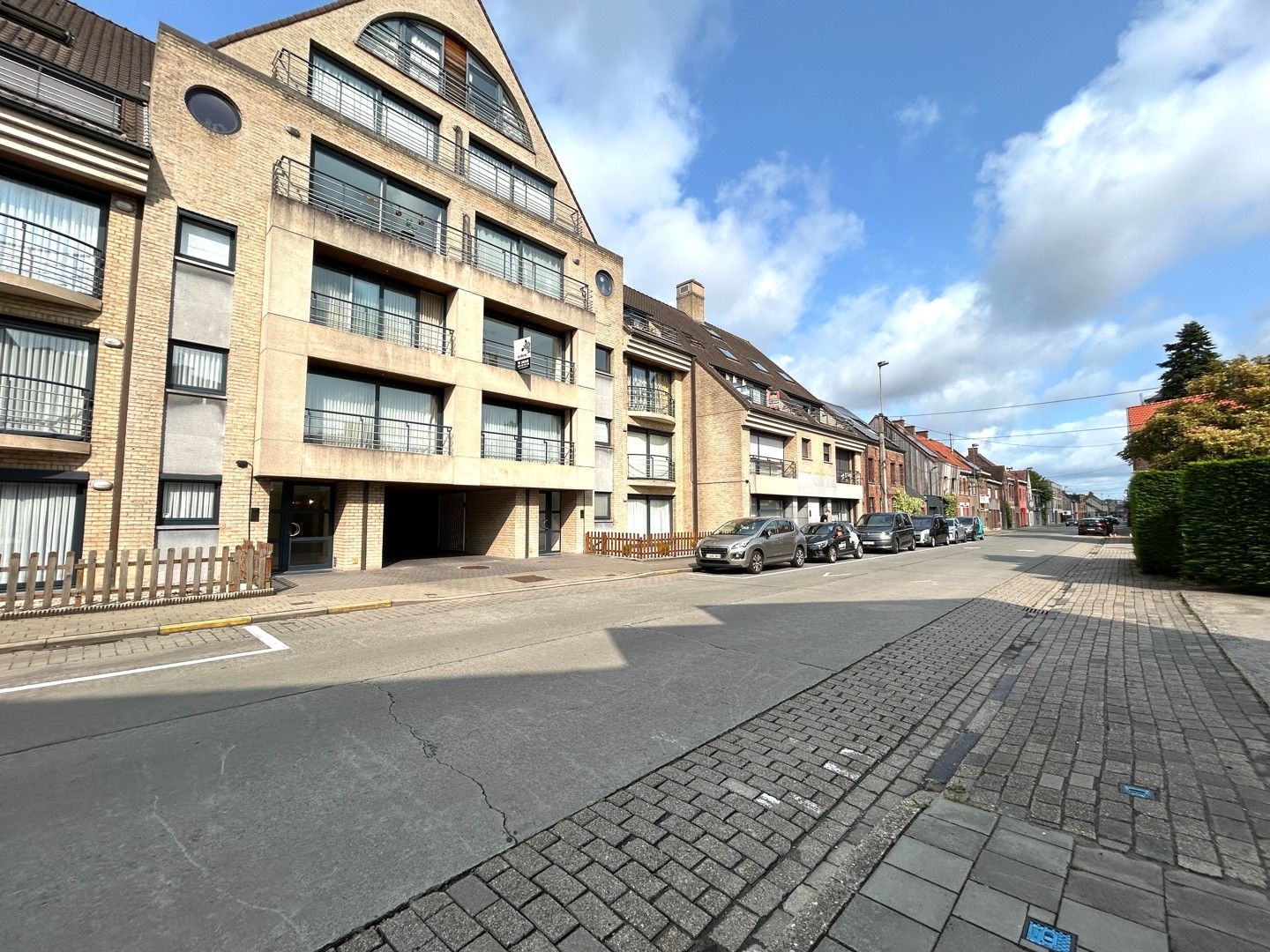 Instapklaar één-slaapkamer appartement te Roeselare! foto 17