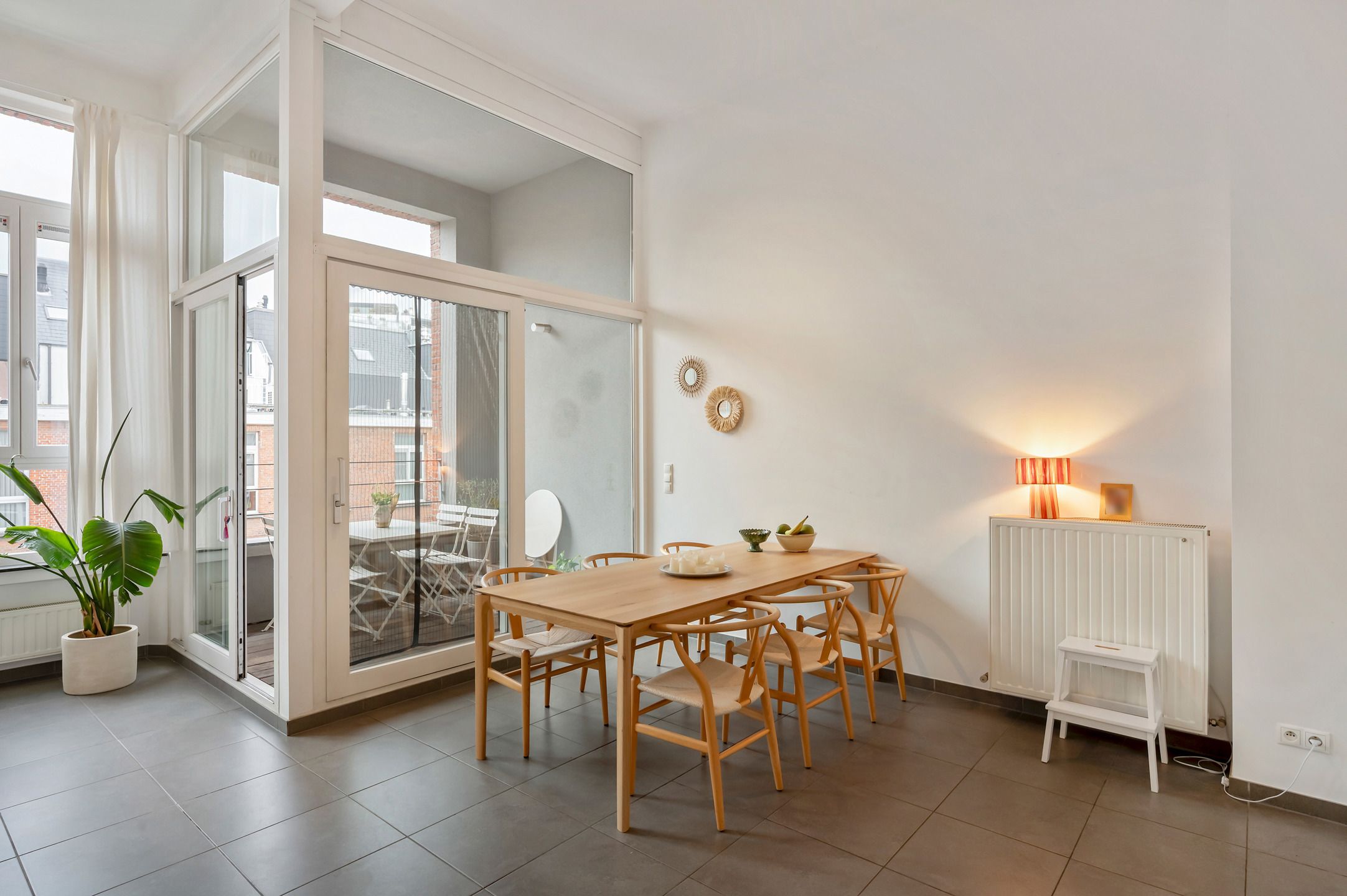   Ruim en modern appartement met gezellig terras. foto 6