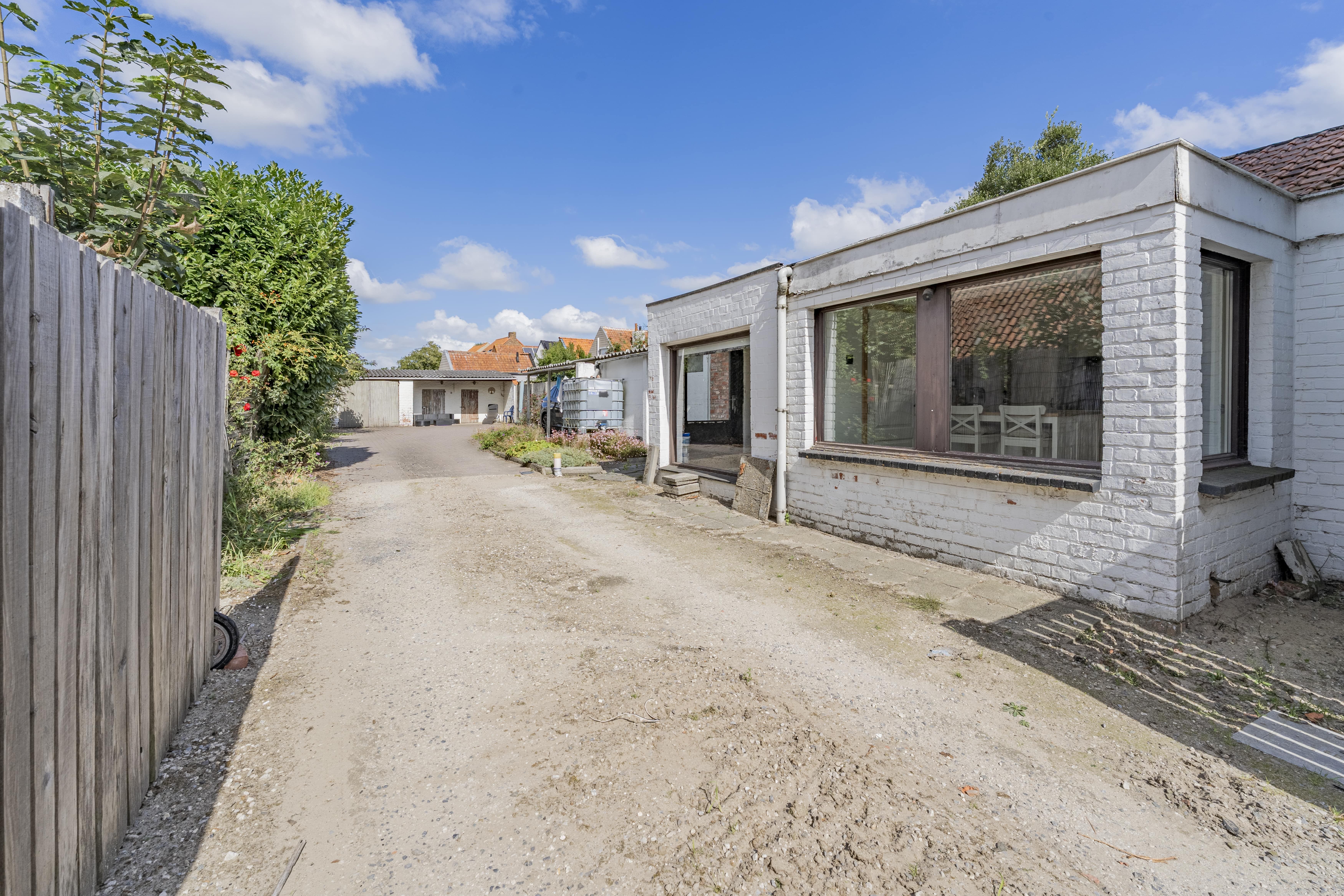 Open bebouwing met 2 slaapkamers, parking, EPC C in het centrum van Maldegem foto 15